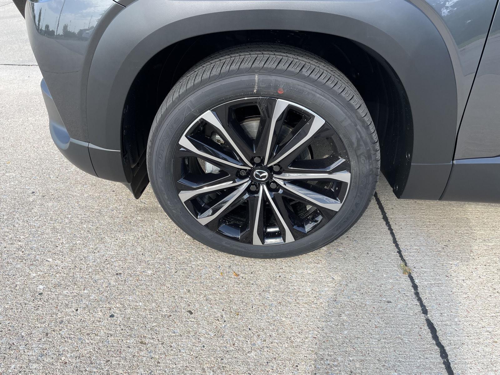 Vehicle photo 10