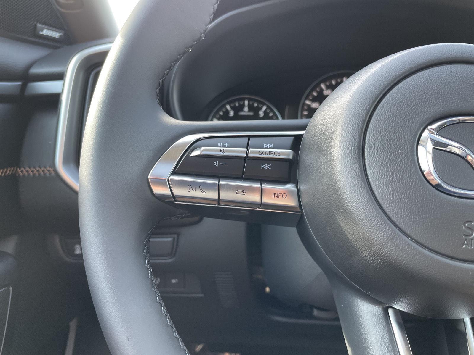 Vehicle photo 12