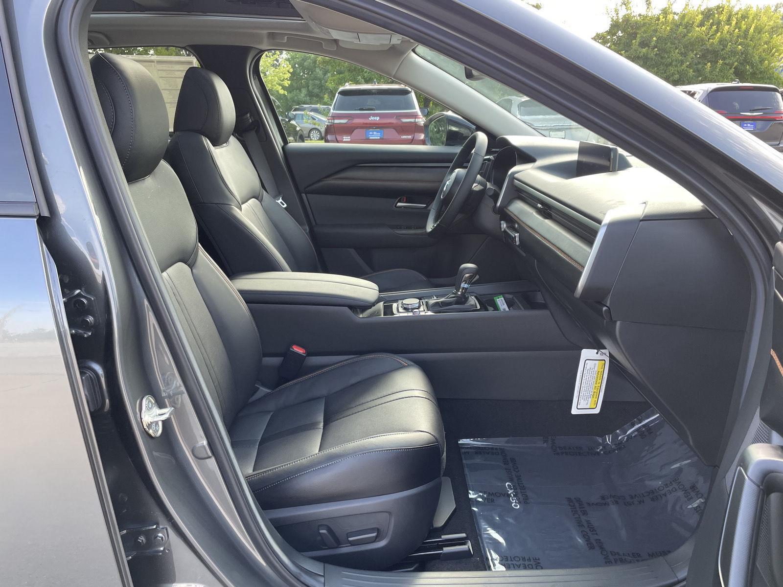 Vehicle photo 18