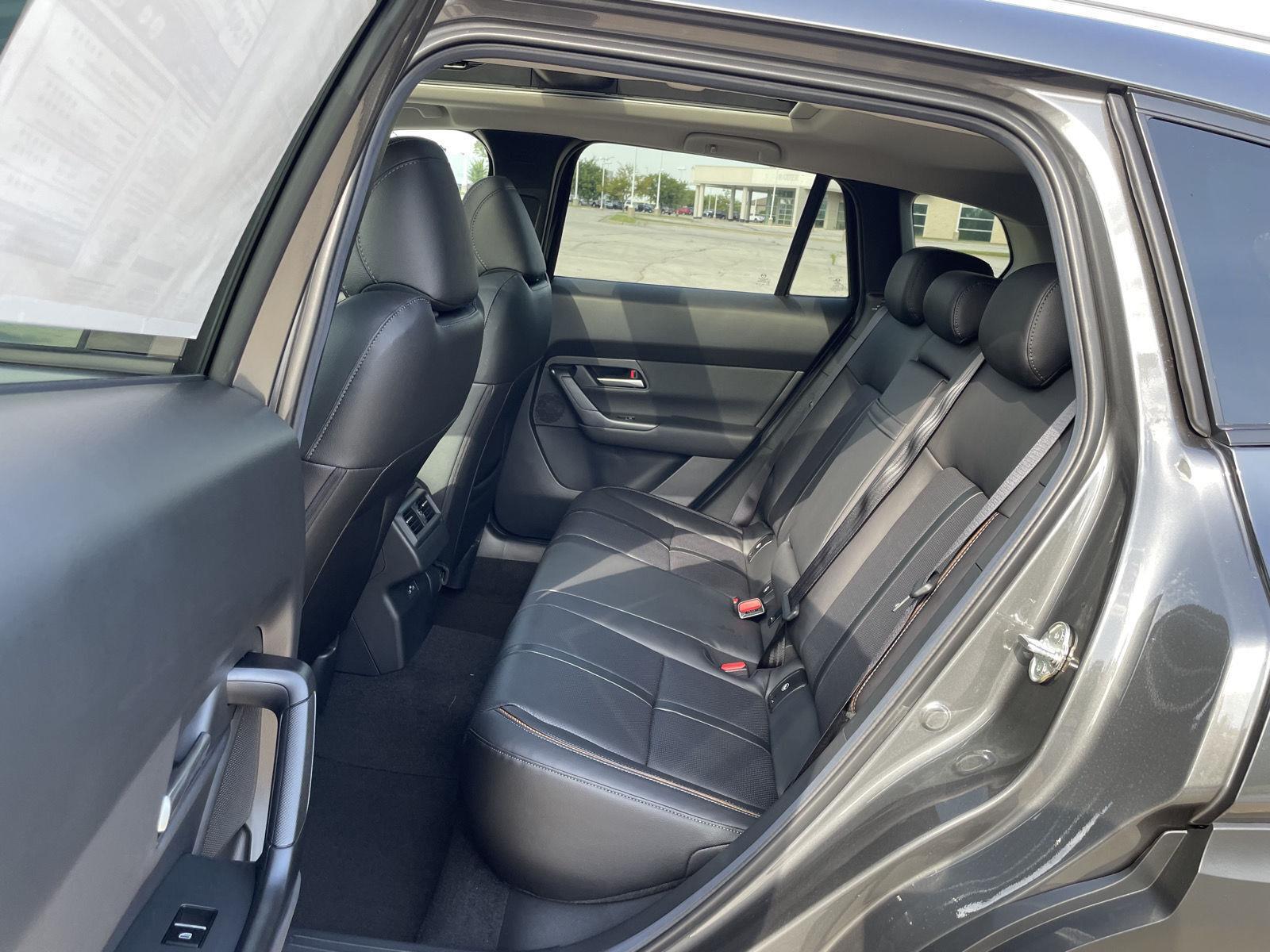 Vehicle photo 19