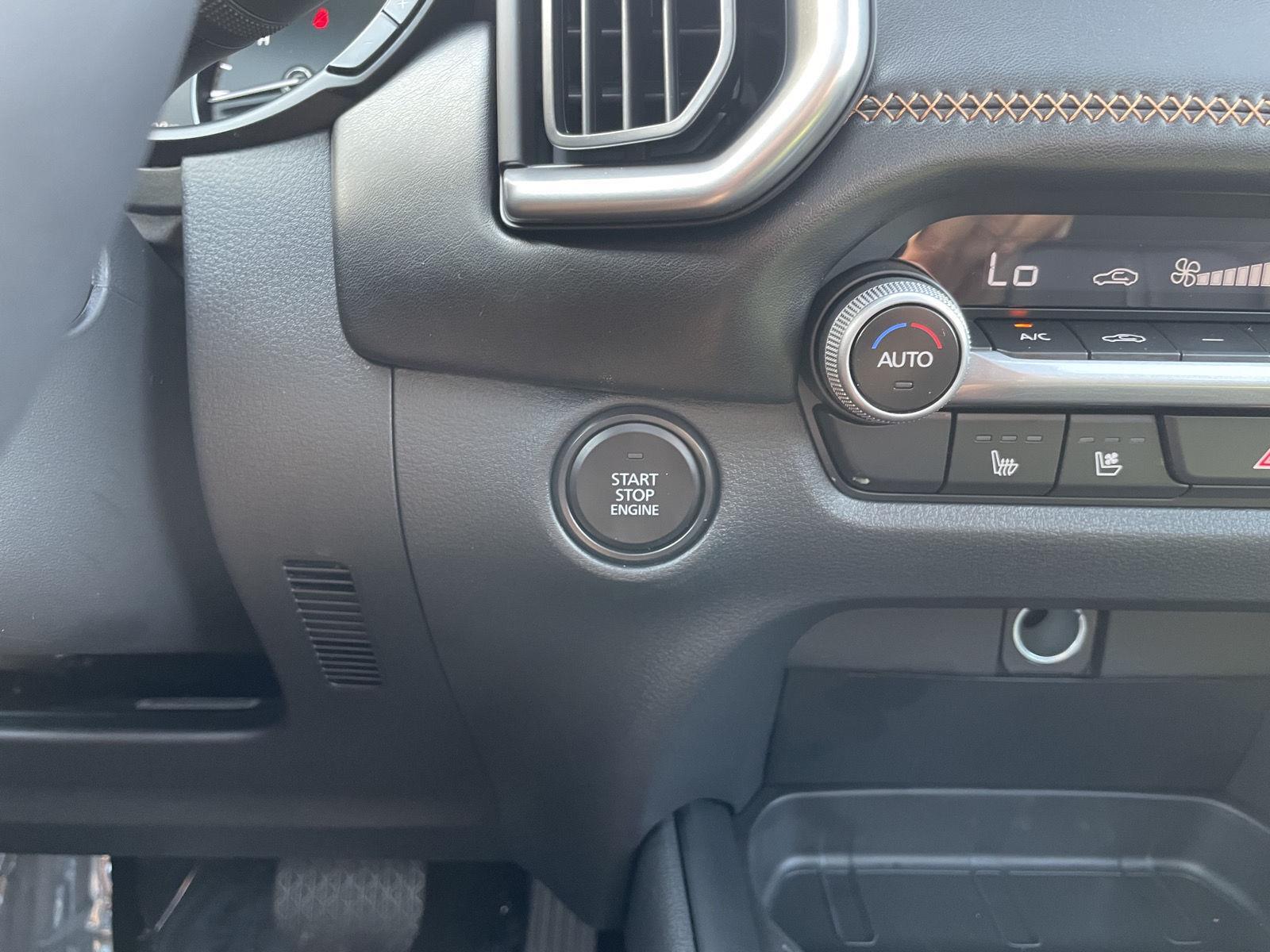 Vehicle photo 24