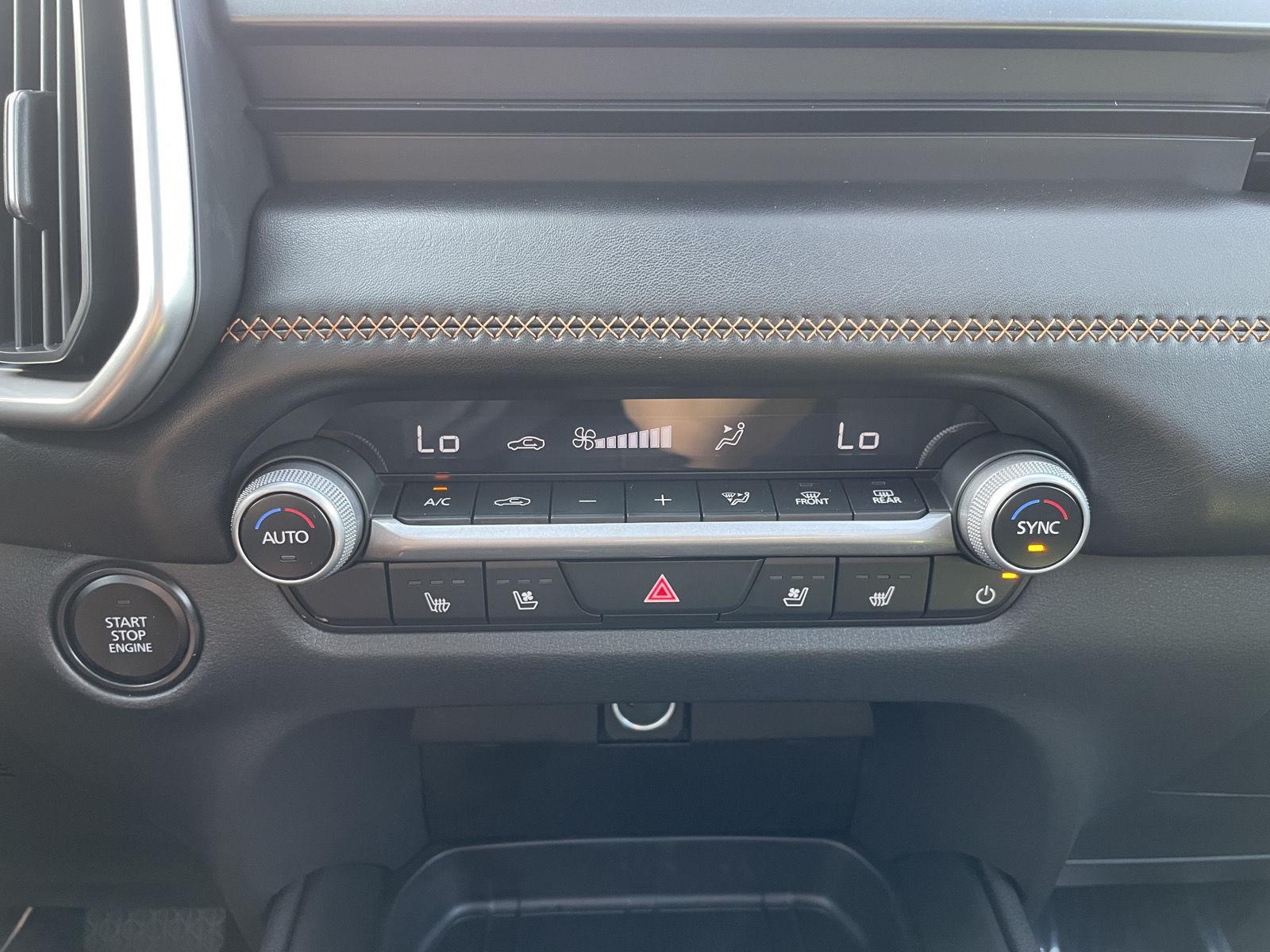 Vehicle photo 25