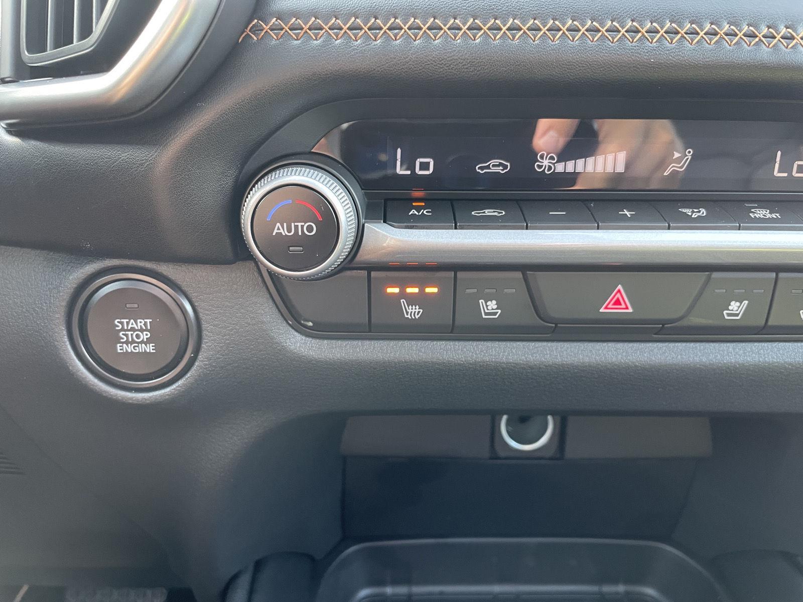 Vehicle photo 26