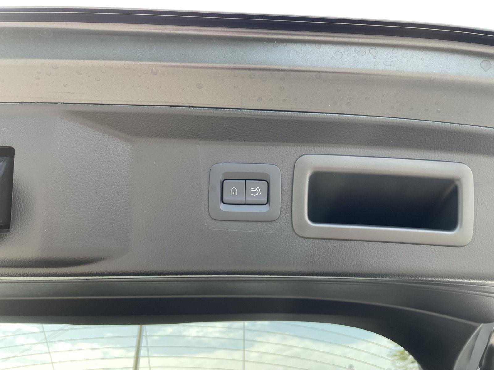 Vehicle photo 36