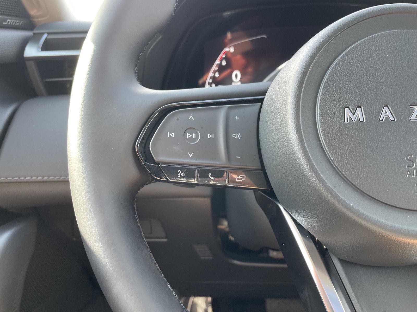 Vehicle photo 12