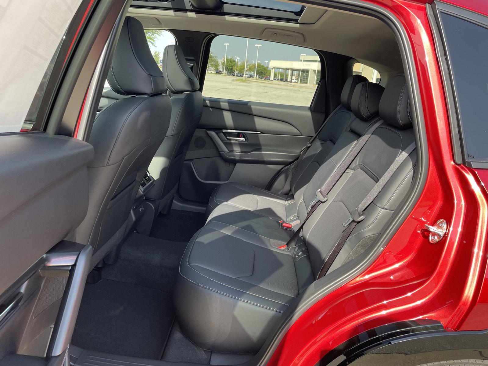 Vehicle photo 19