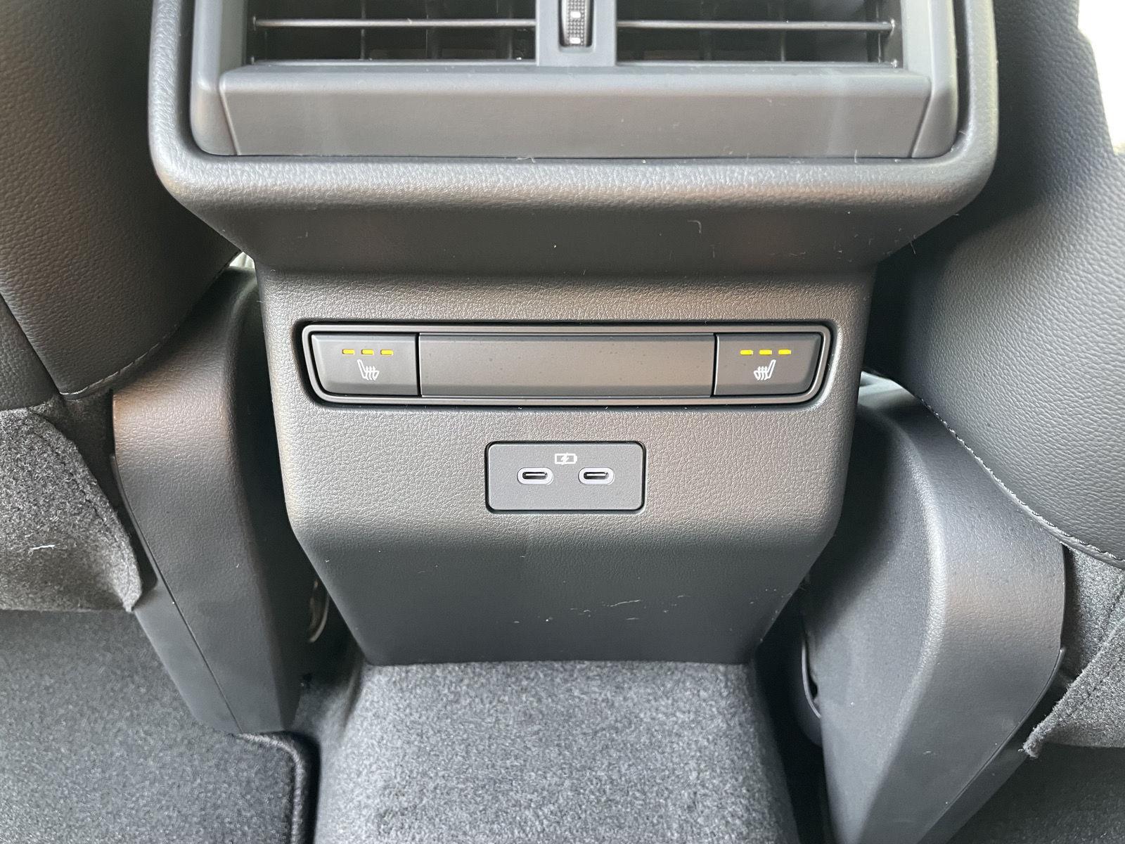 Vehicle photo 20