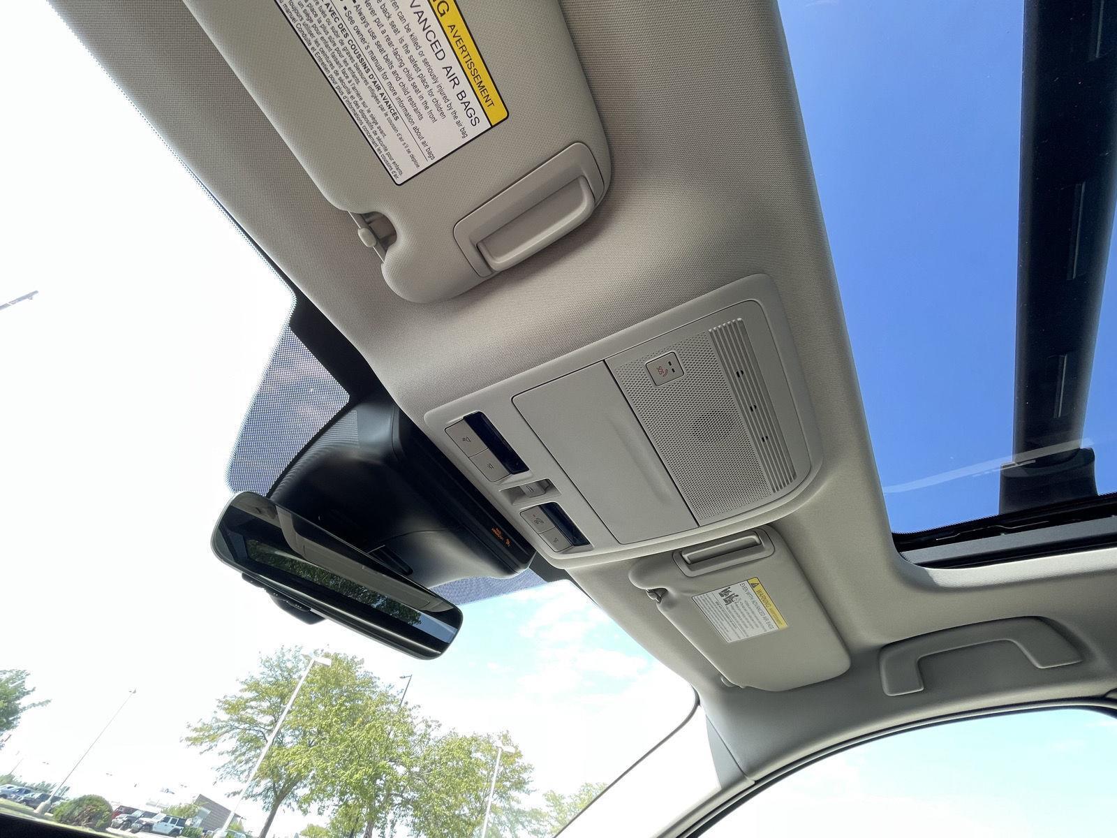 Vehicle photo 21