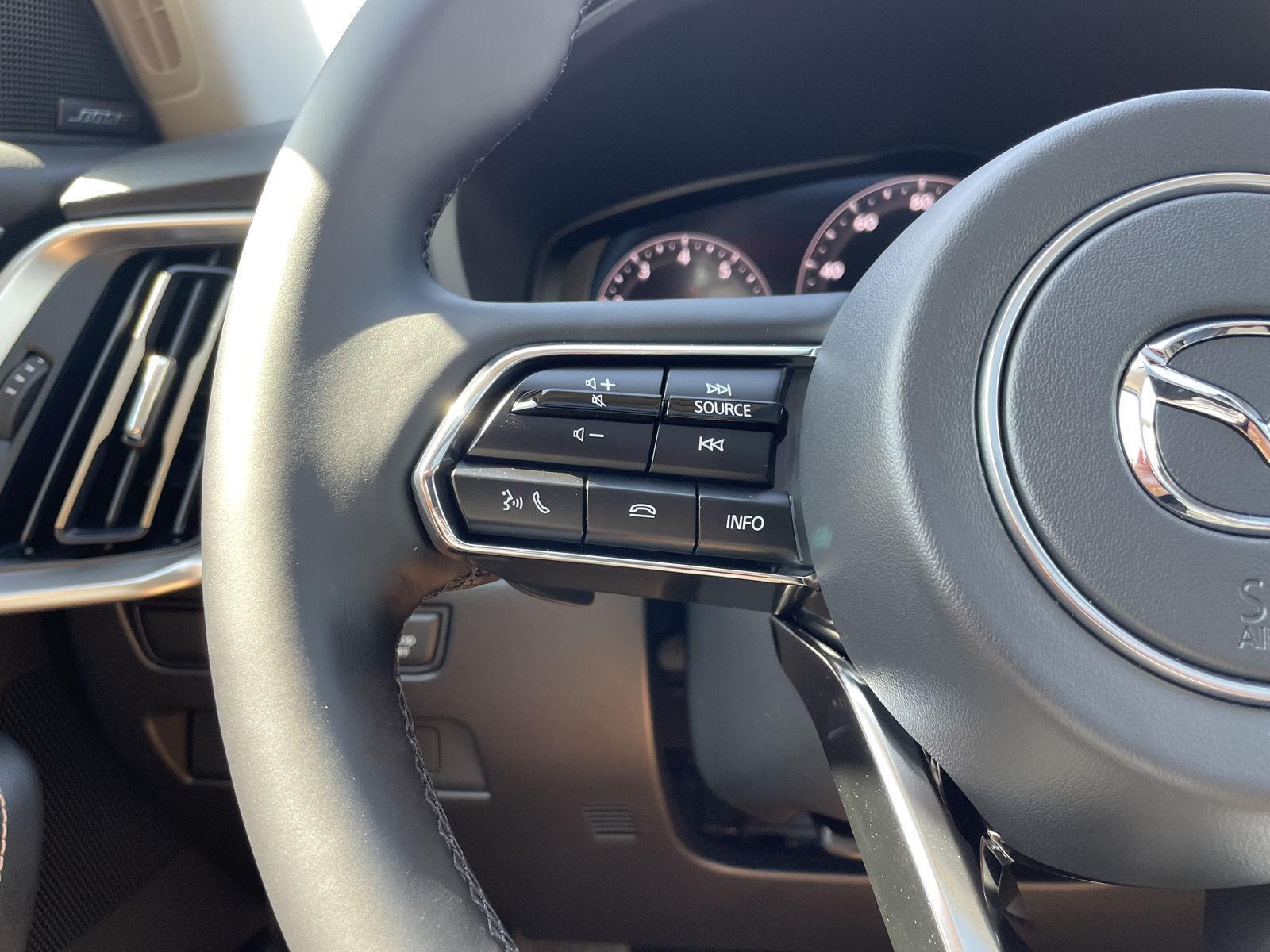 Vehicle photo 12