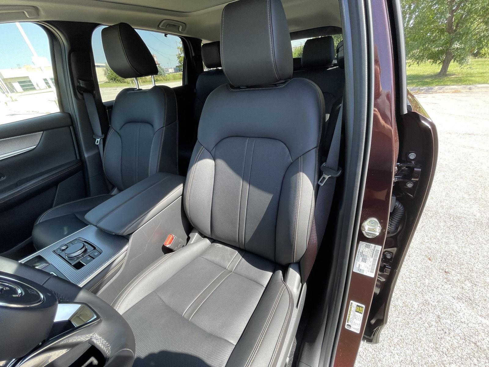 Vehicle photo 17