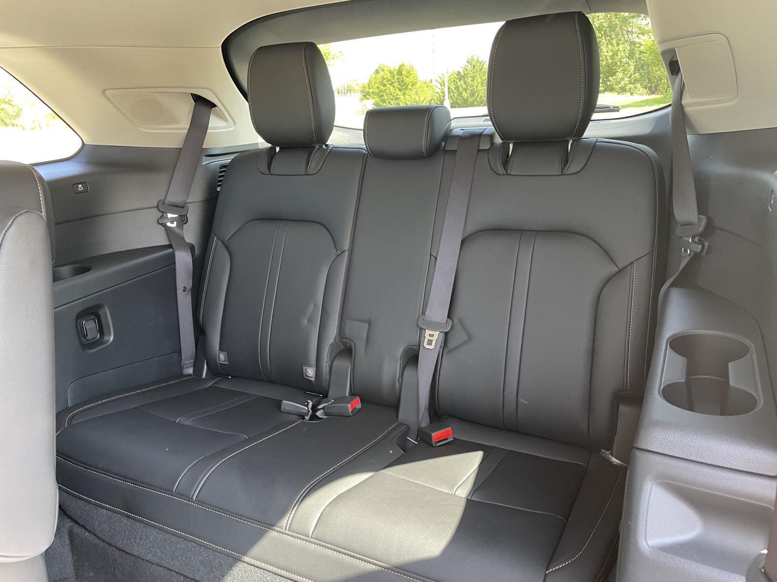 Vehicle photo 21