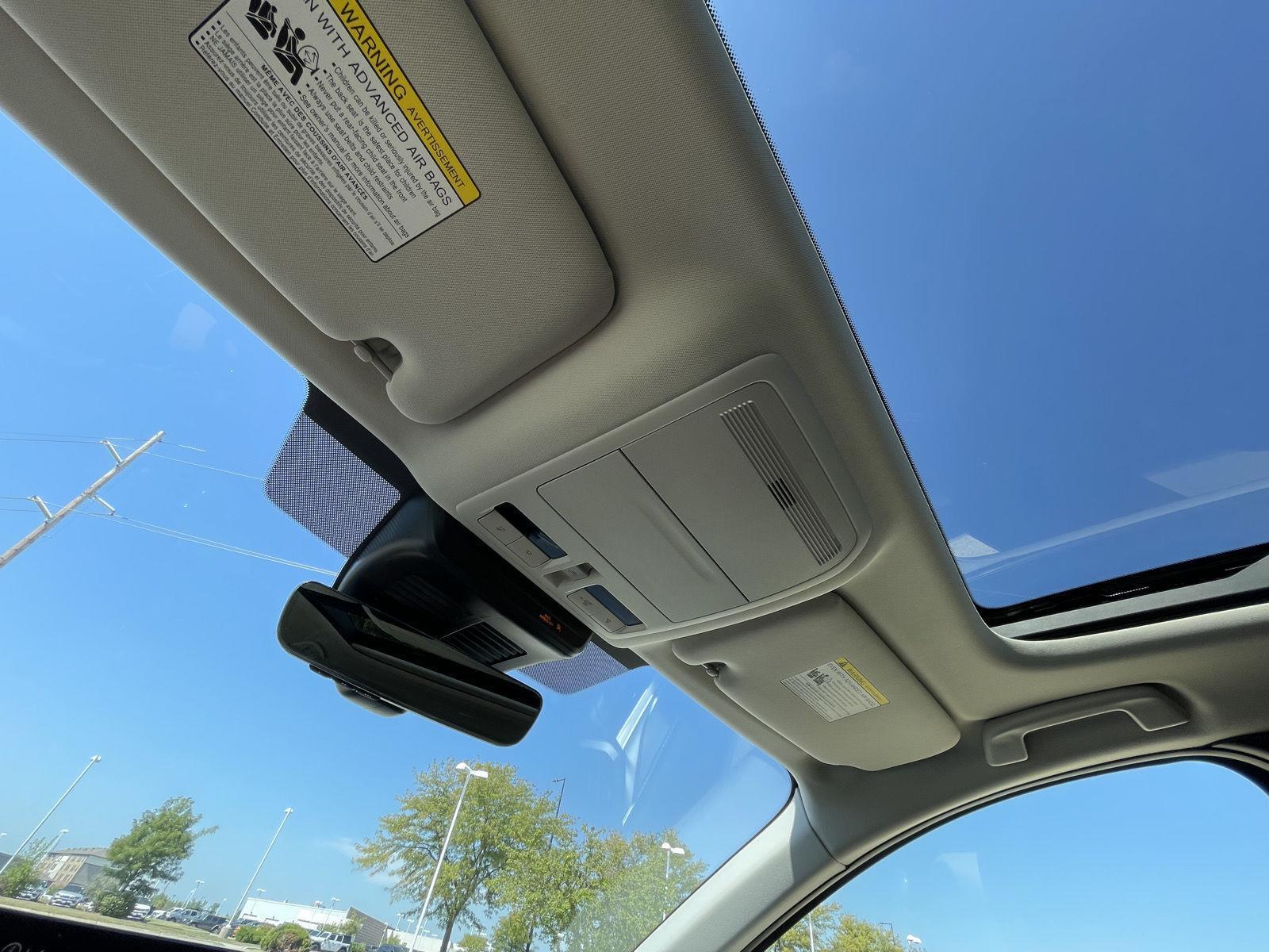 Vehicle photo 22