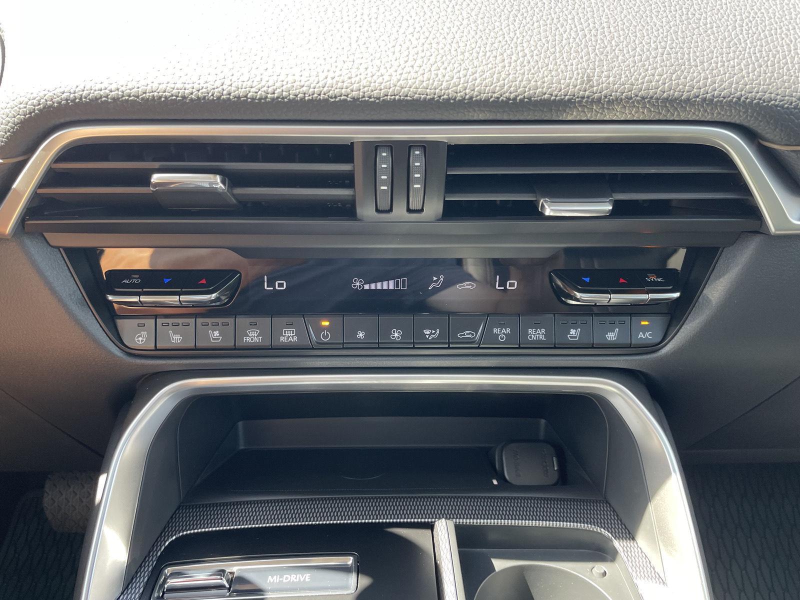 Vehicle photo 28
