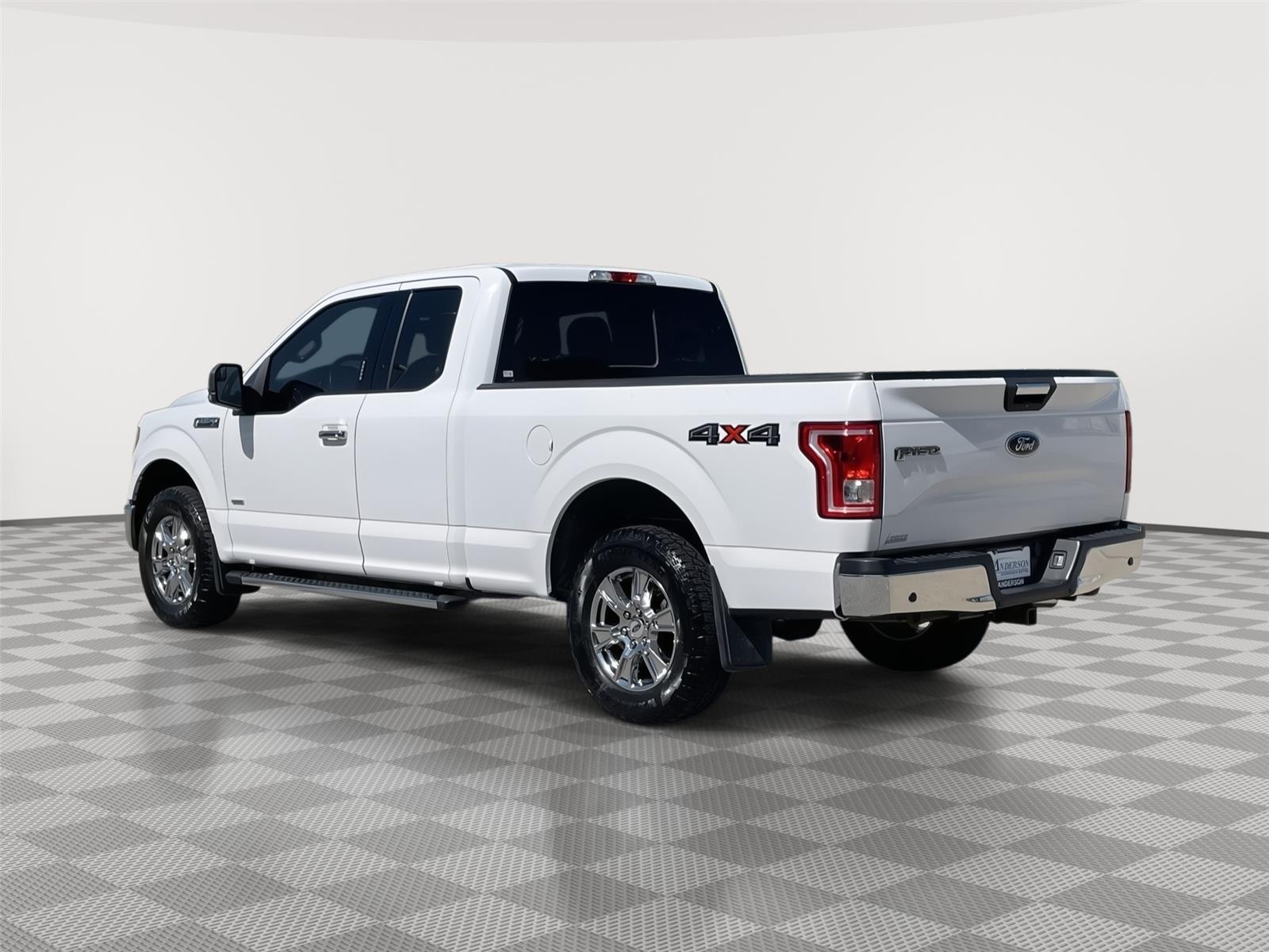 Vehicle photo 9