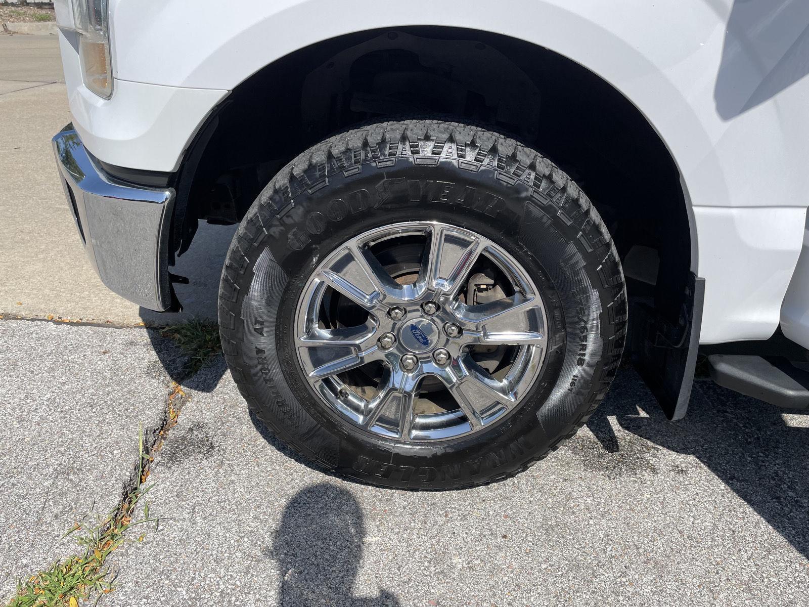 Vehicle photo 10