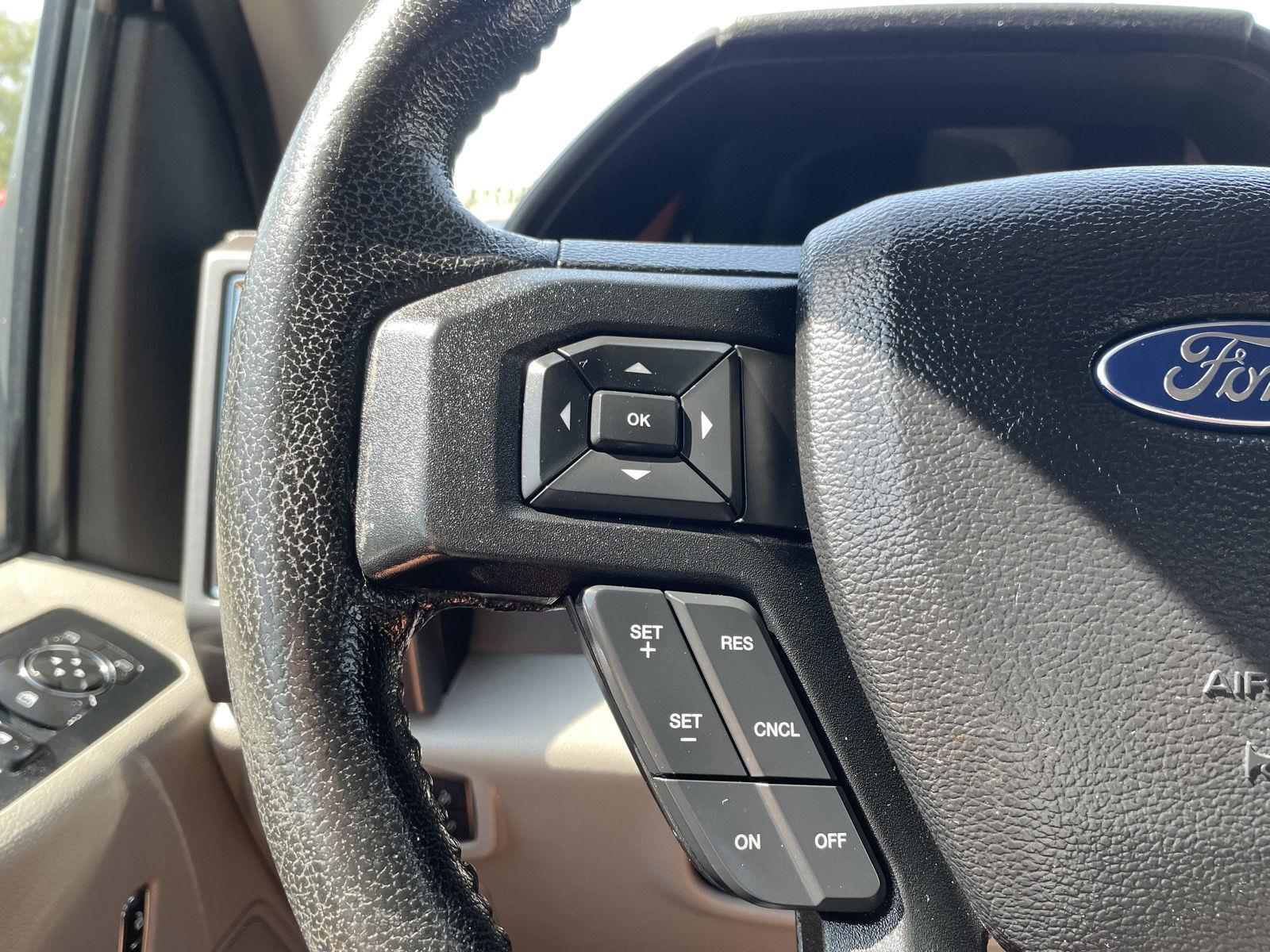 Vehicle photo 12