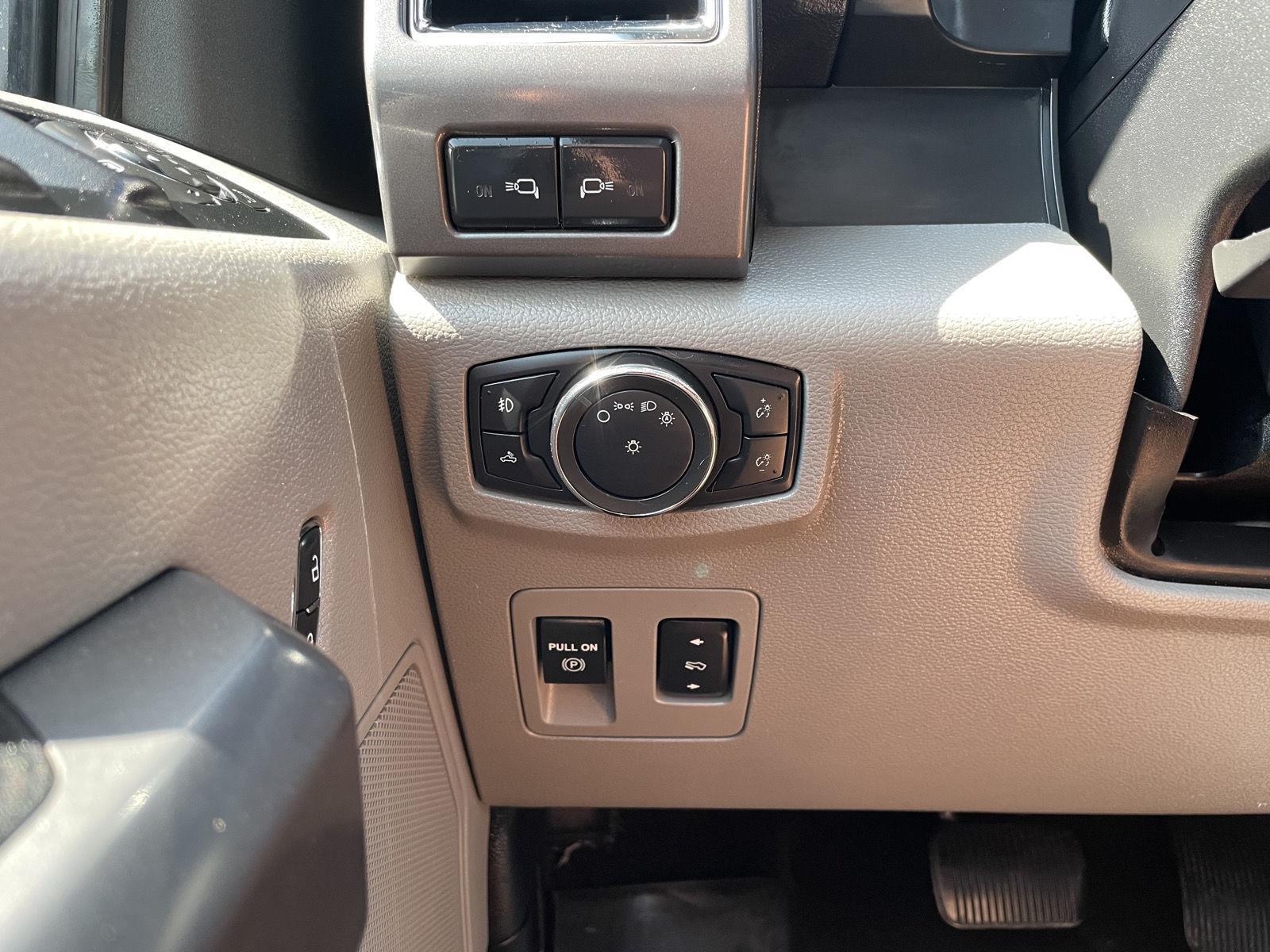 Vehicle photo 14