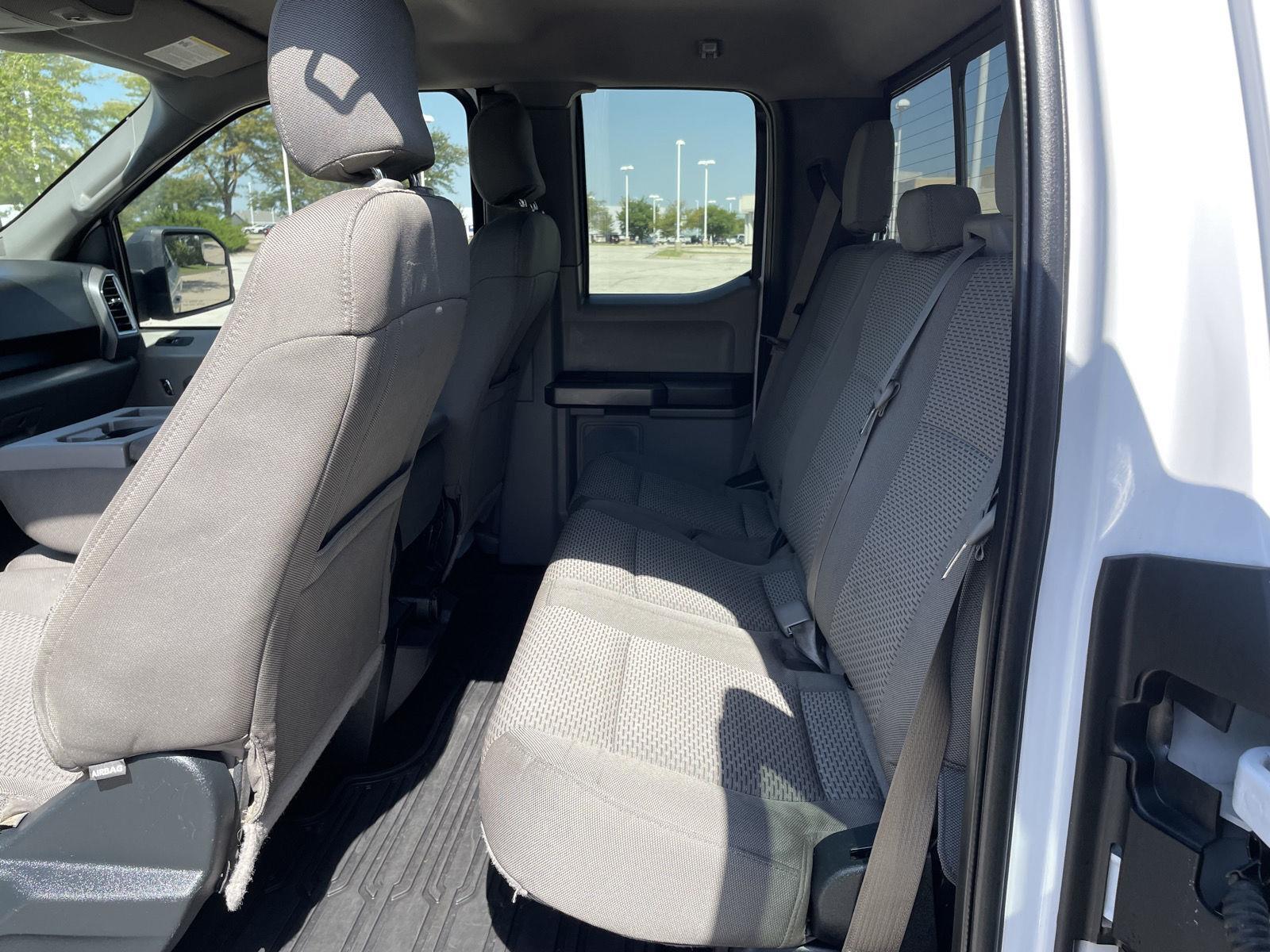 Vehicle photo 18