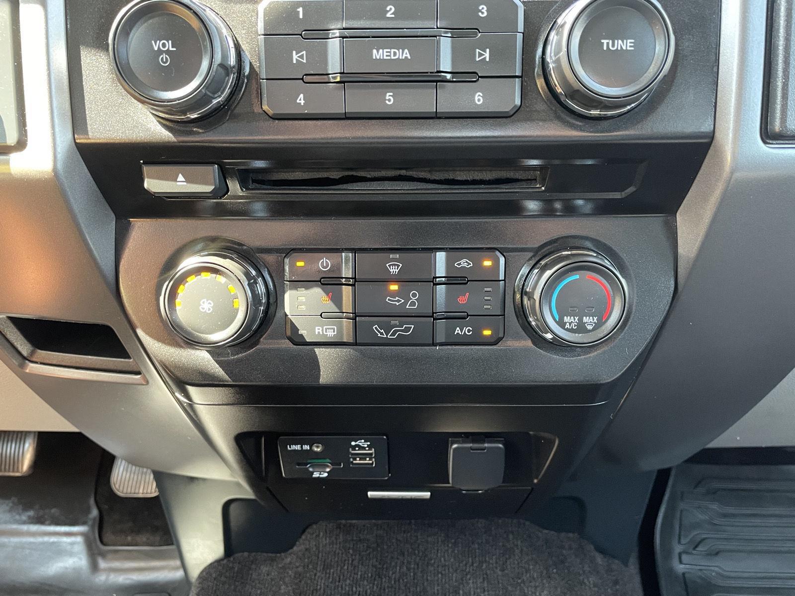 Vehicle photo 23