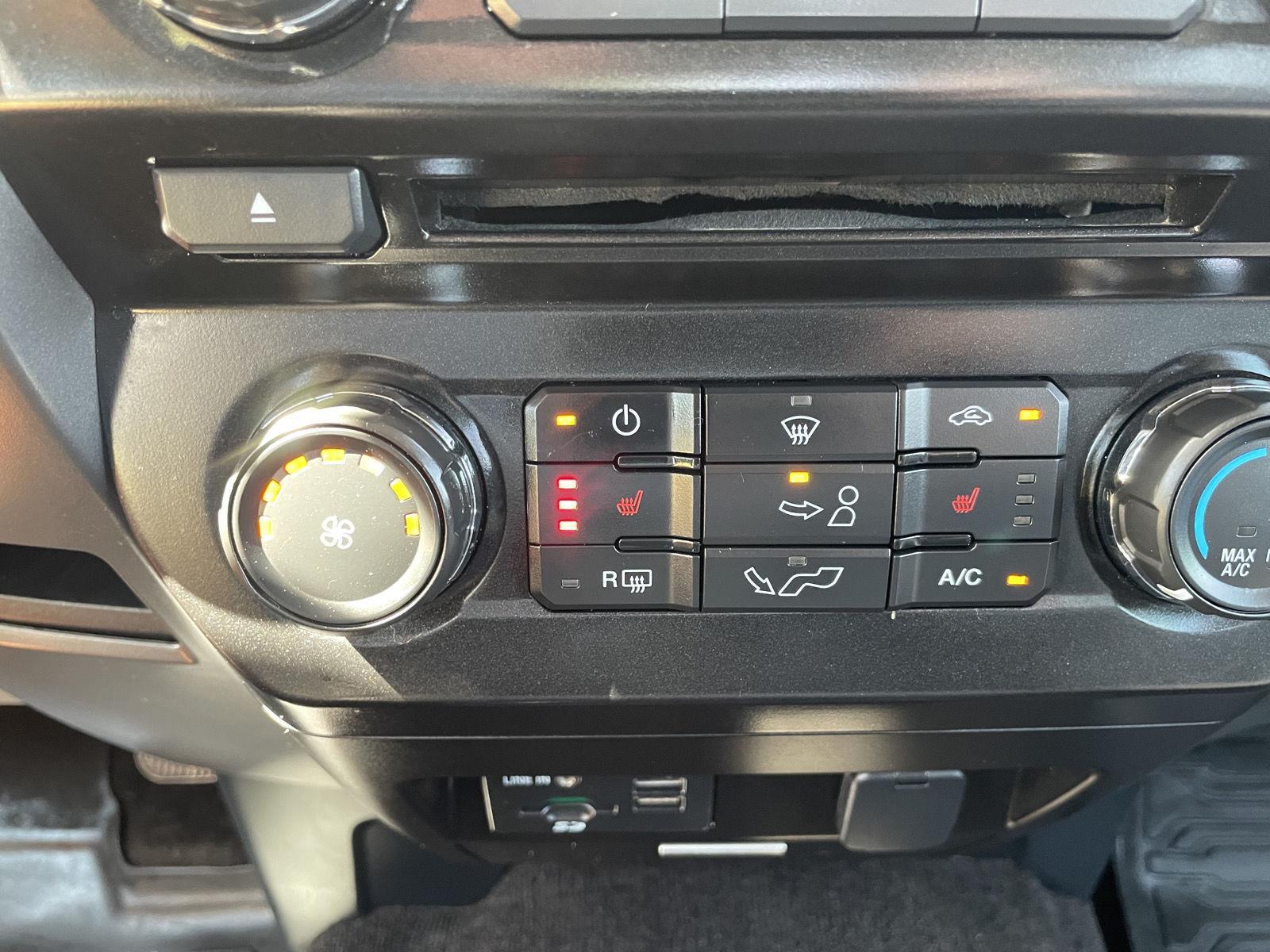 Vehicle photo 24