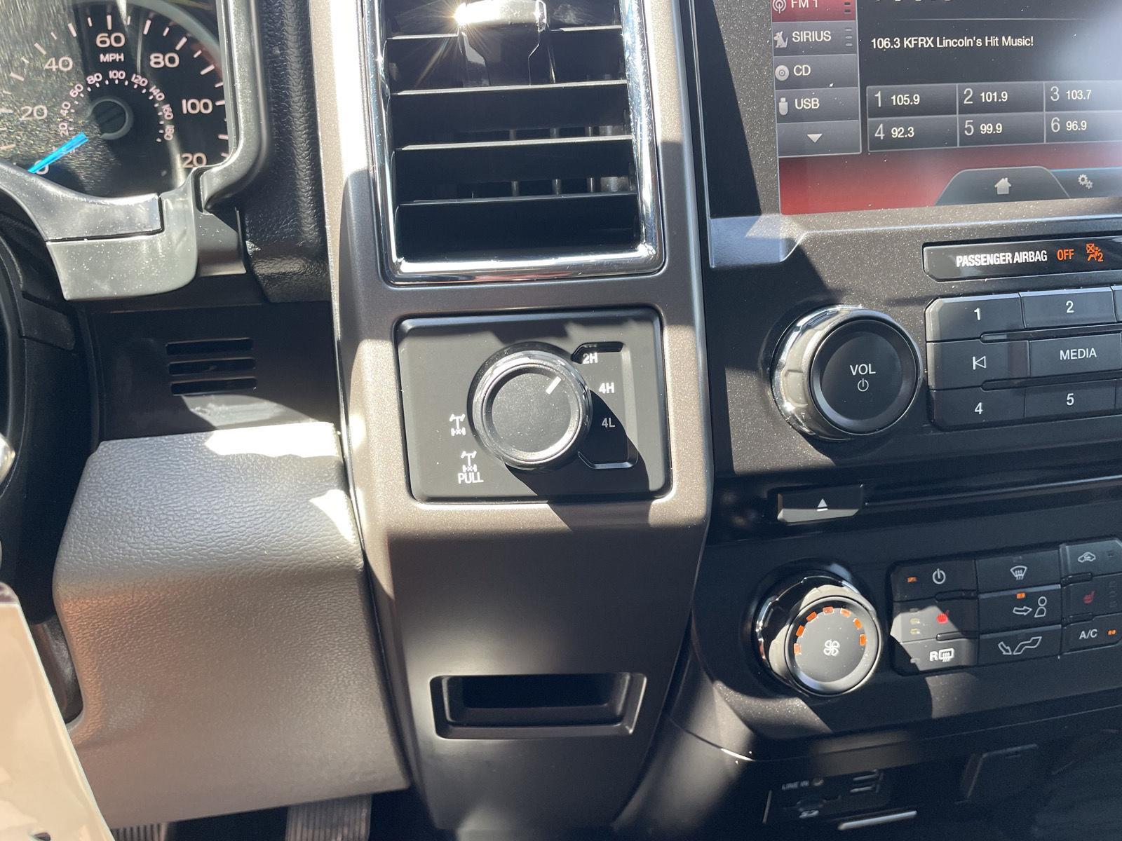 Vehicle photo 26