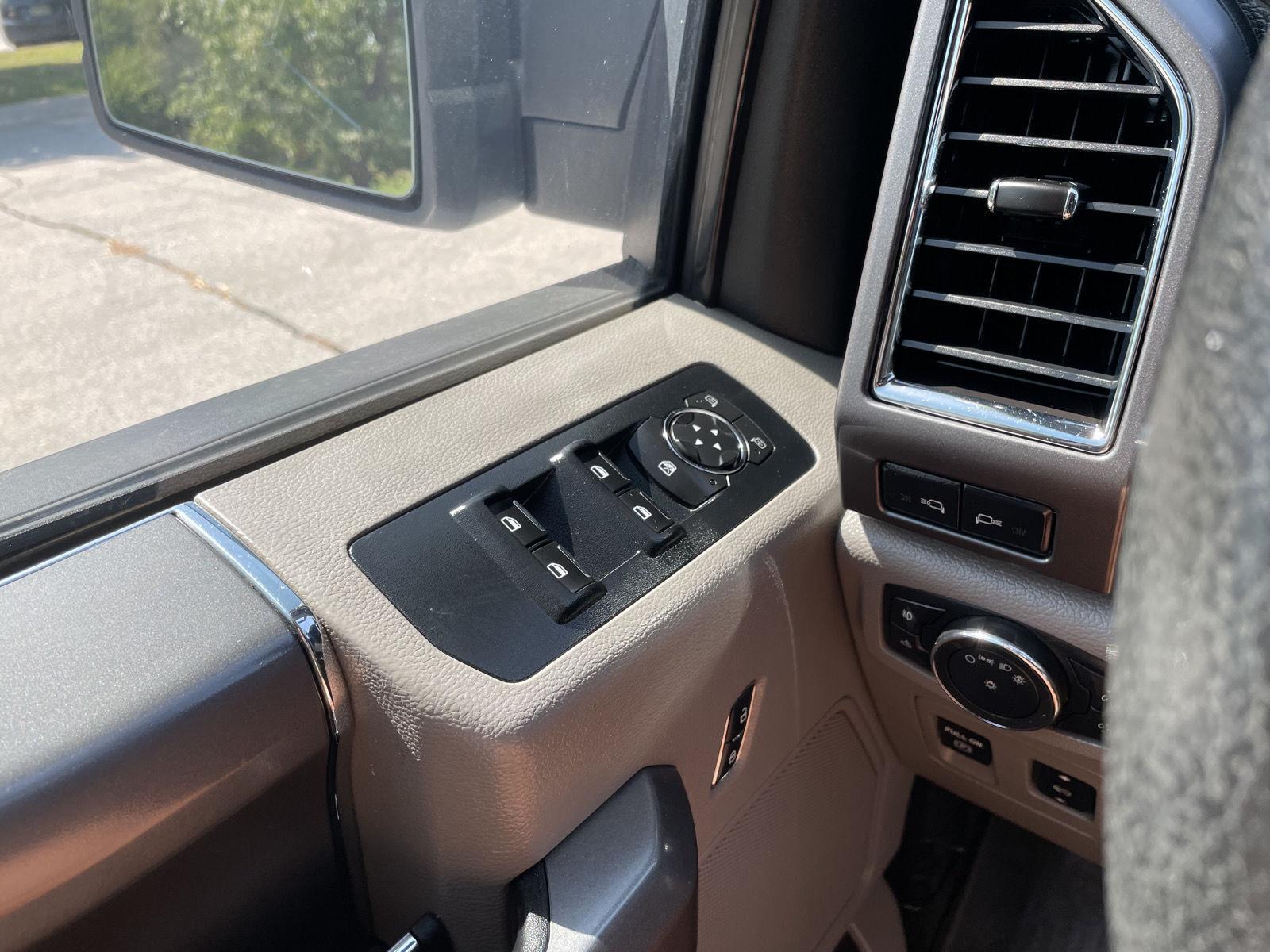 Vehicle photo 28