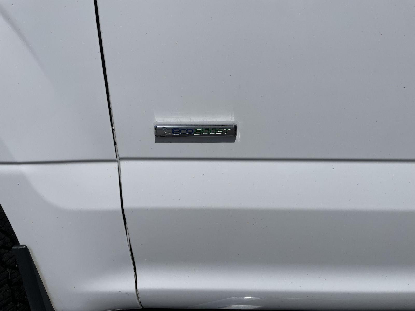Vehicle photo 37