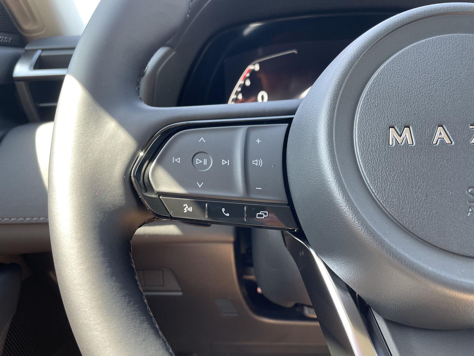 Vehicle photo 12