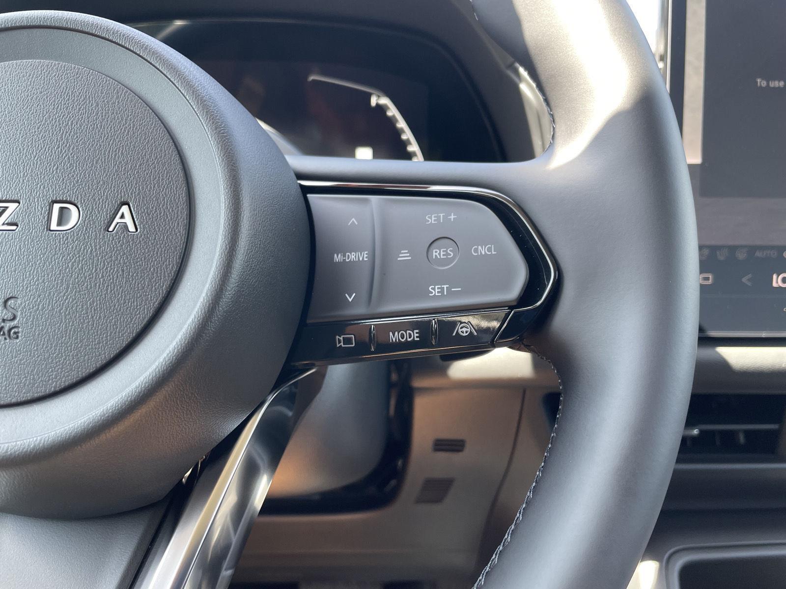 Vehicle photo 13