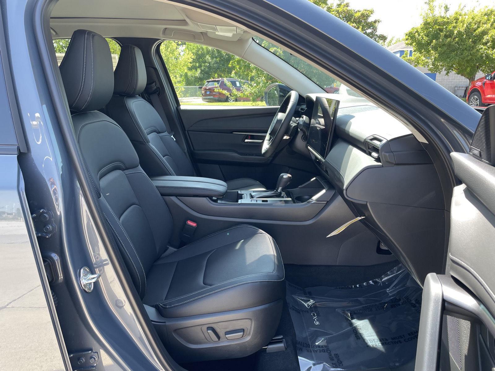 Vehicle photo 18