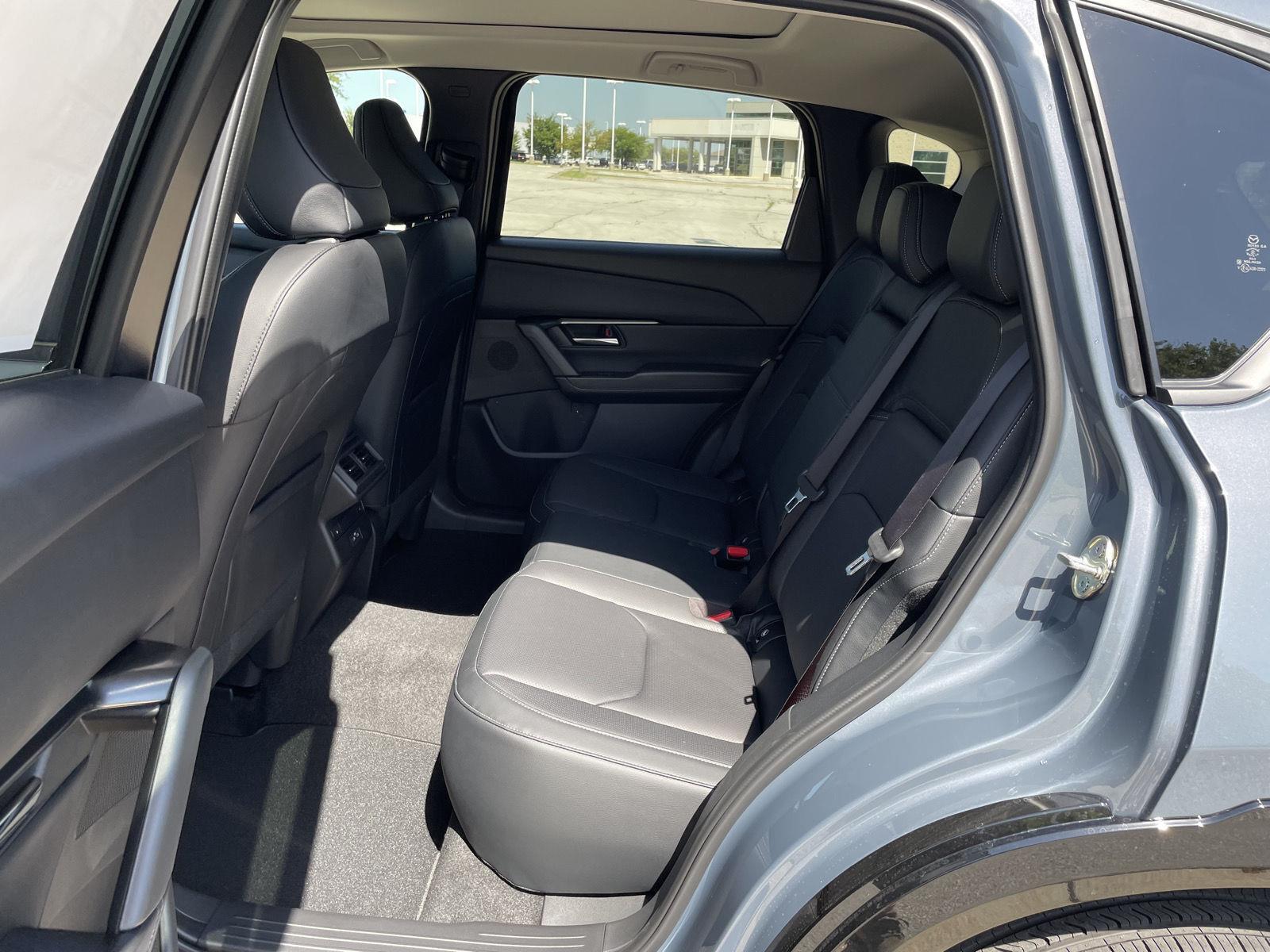 Vehicle photo 19