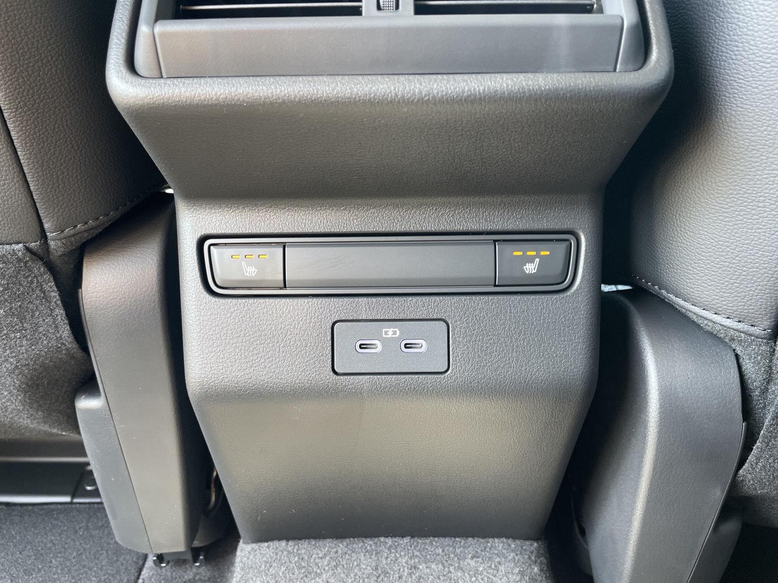 Vehicle photo 20