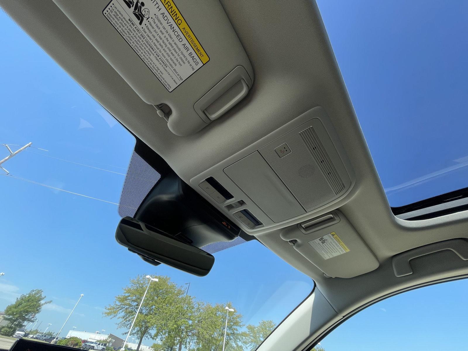 Vehicle photo 21