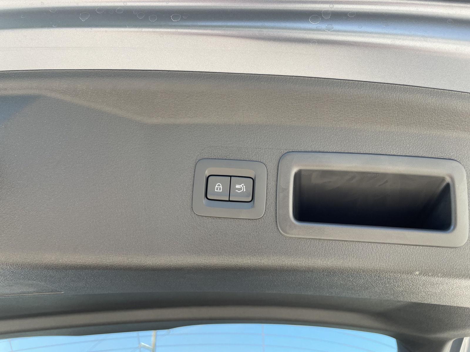 Vehicle photo 36