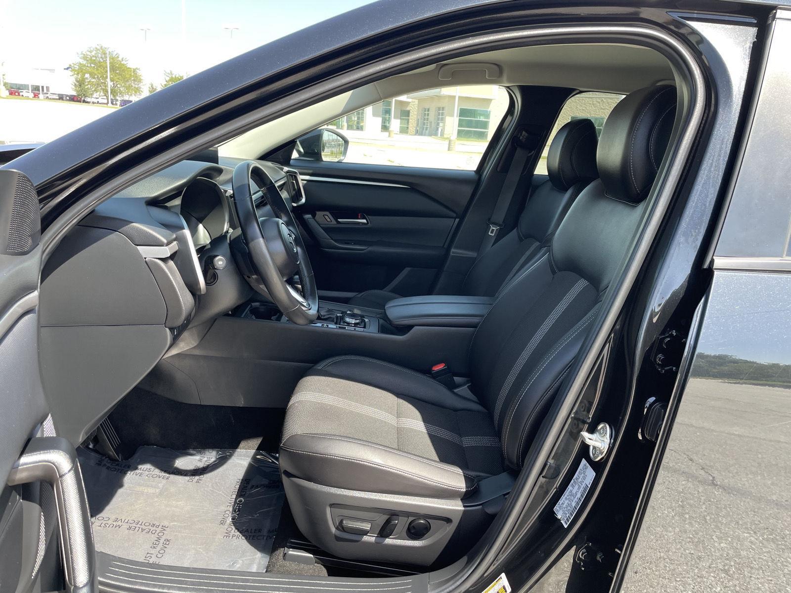 Vehicle photo 17