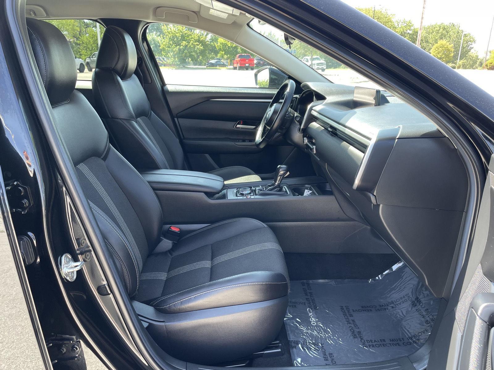 Vehicle photo 19