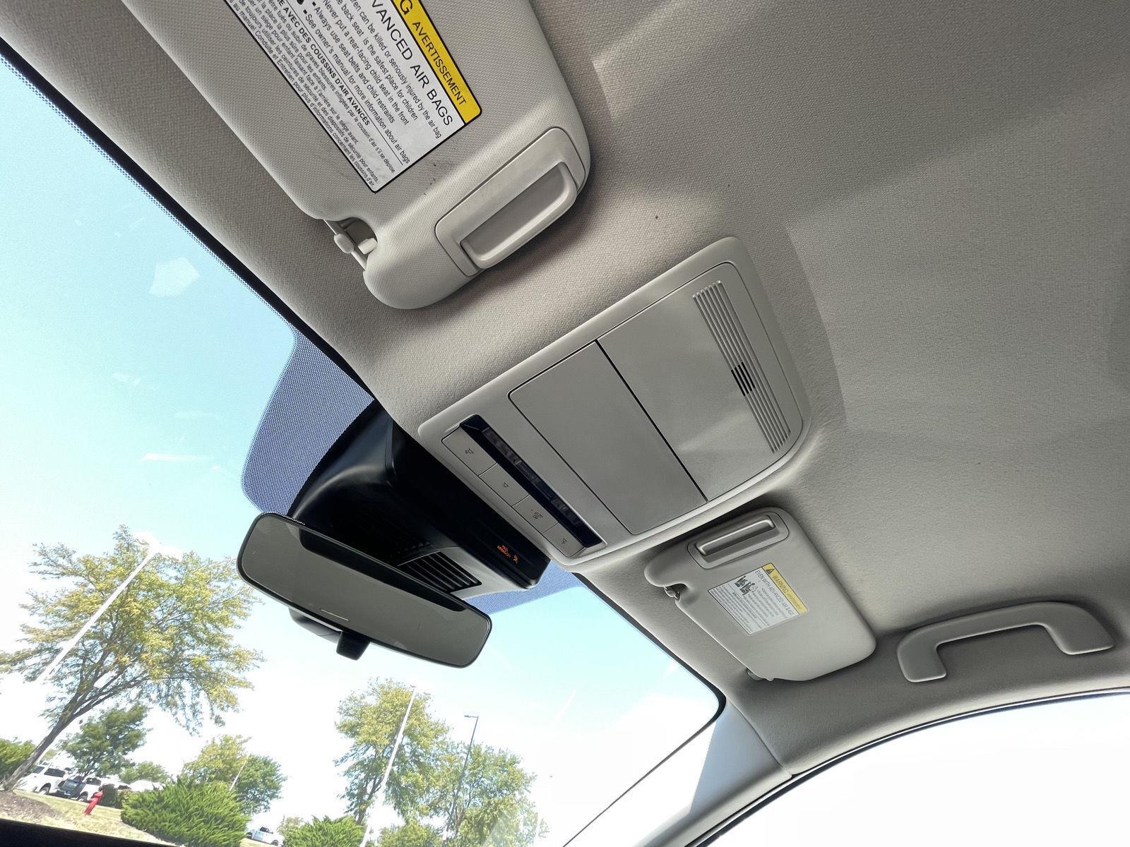 Vehicle photo 21