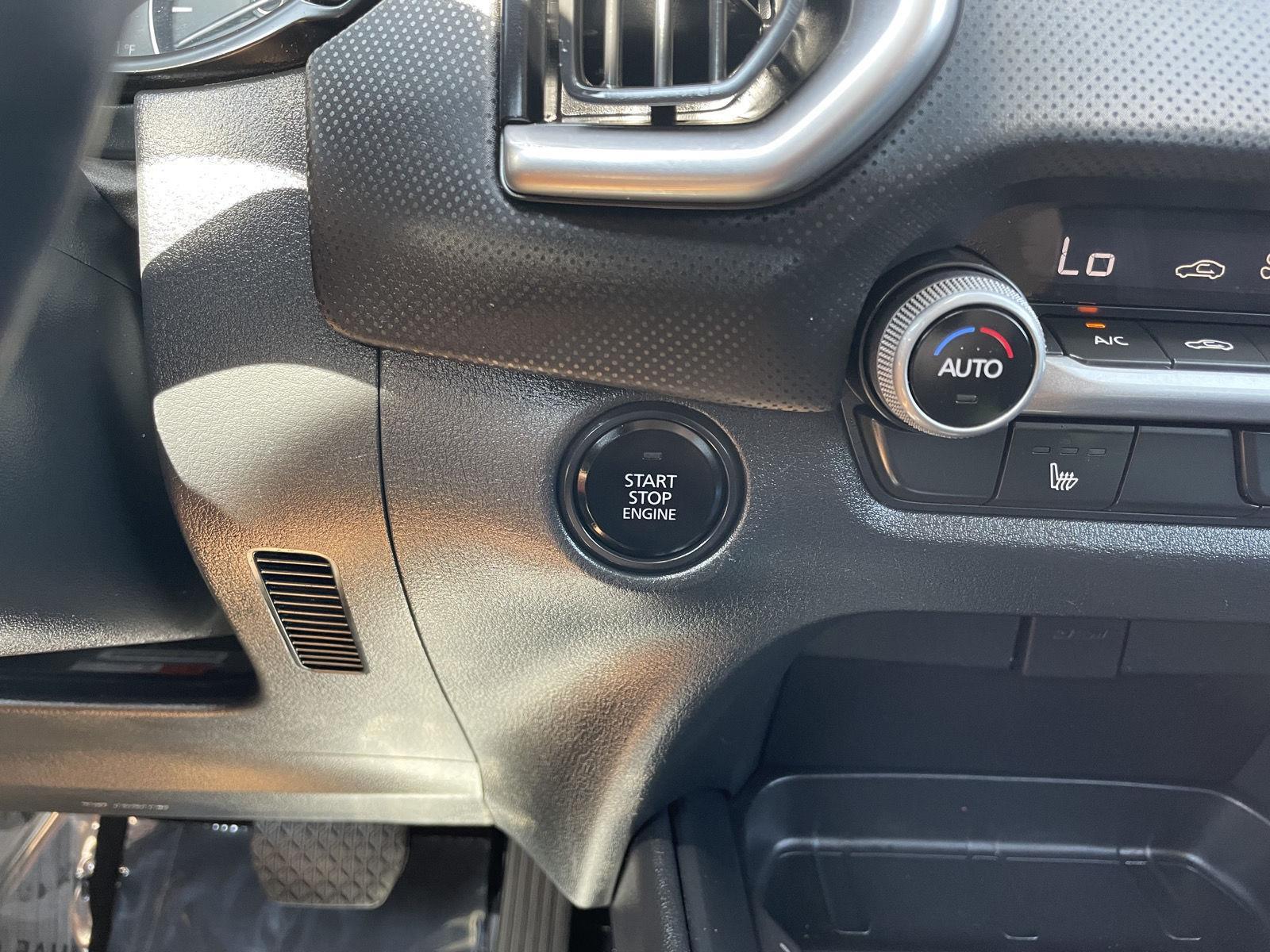 Vehicle photo 24
