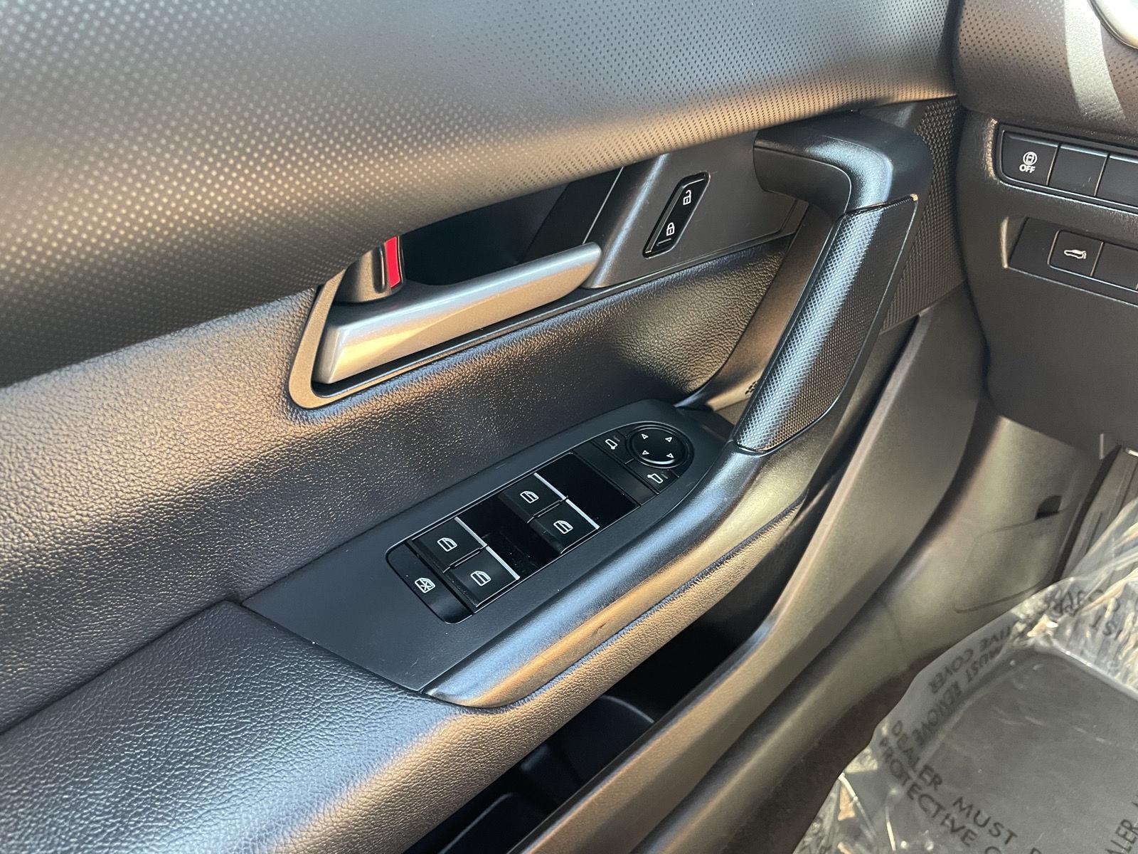 Vehicle photo 27