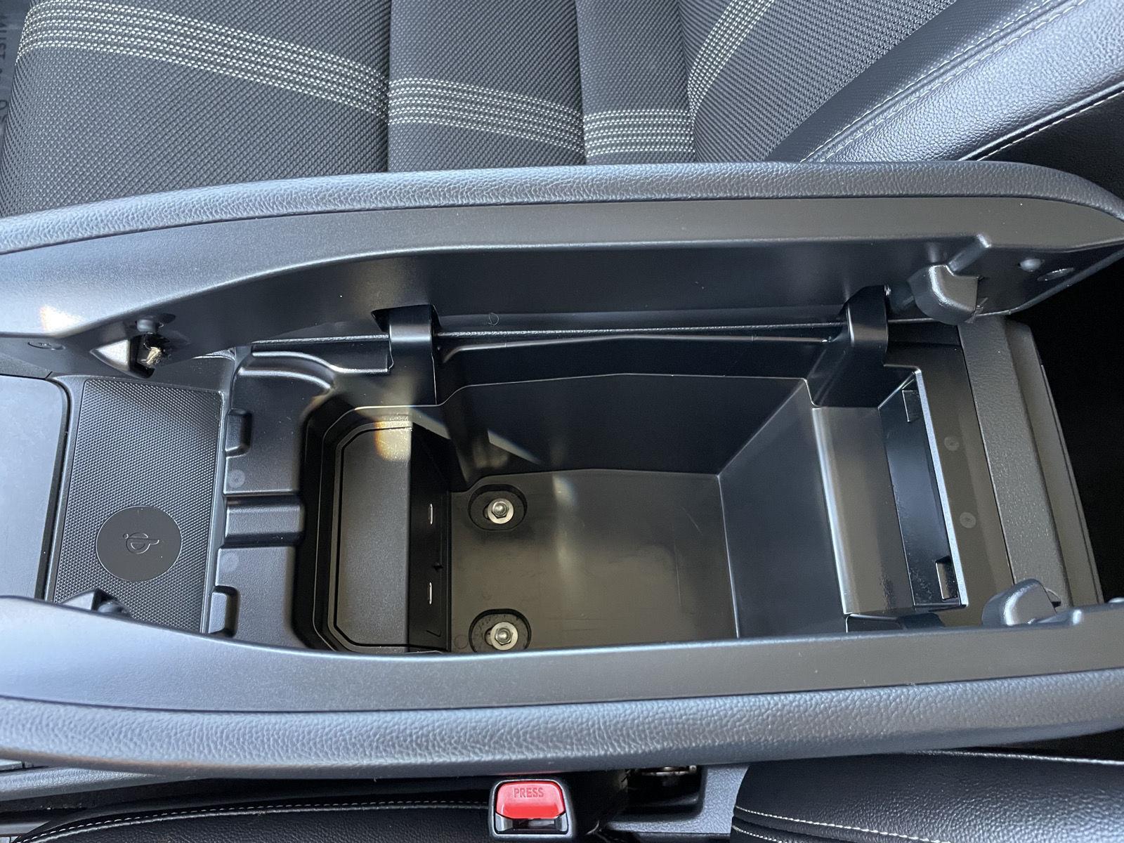 Vehicle photo 30