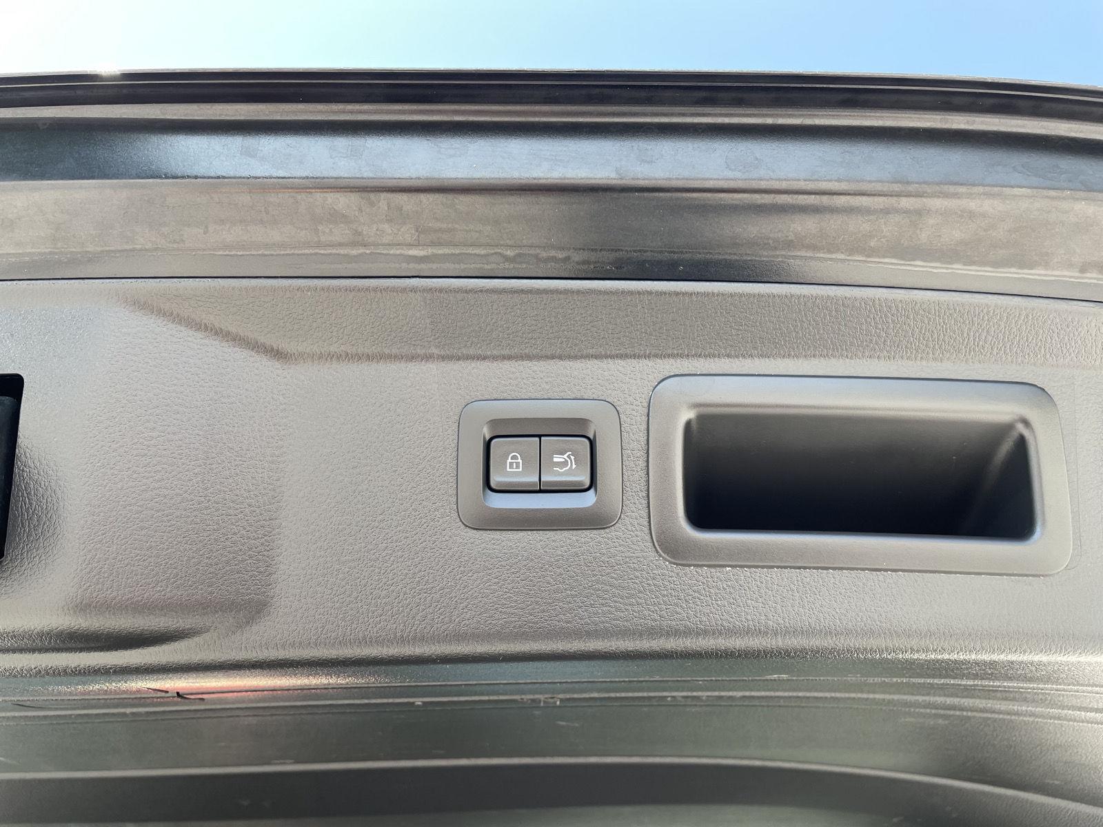 Vehicle photo 35