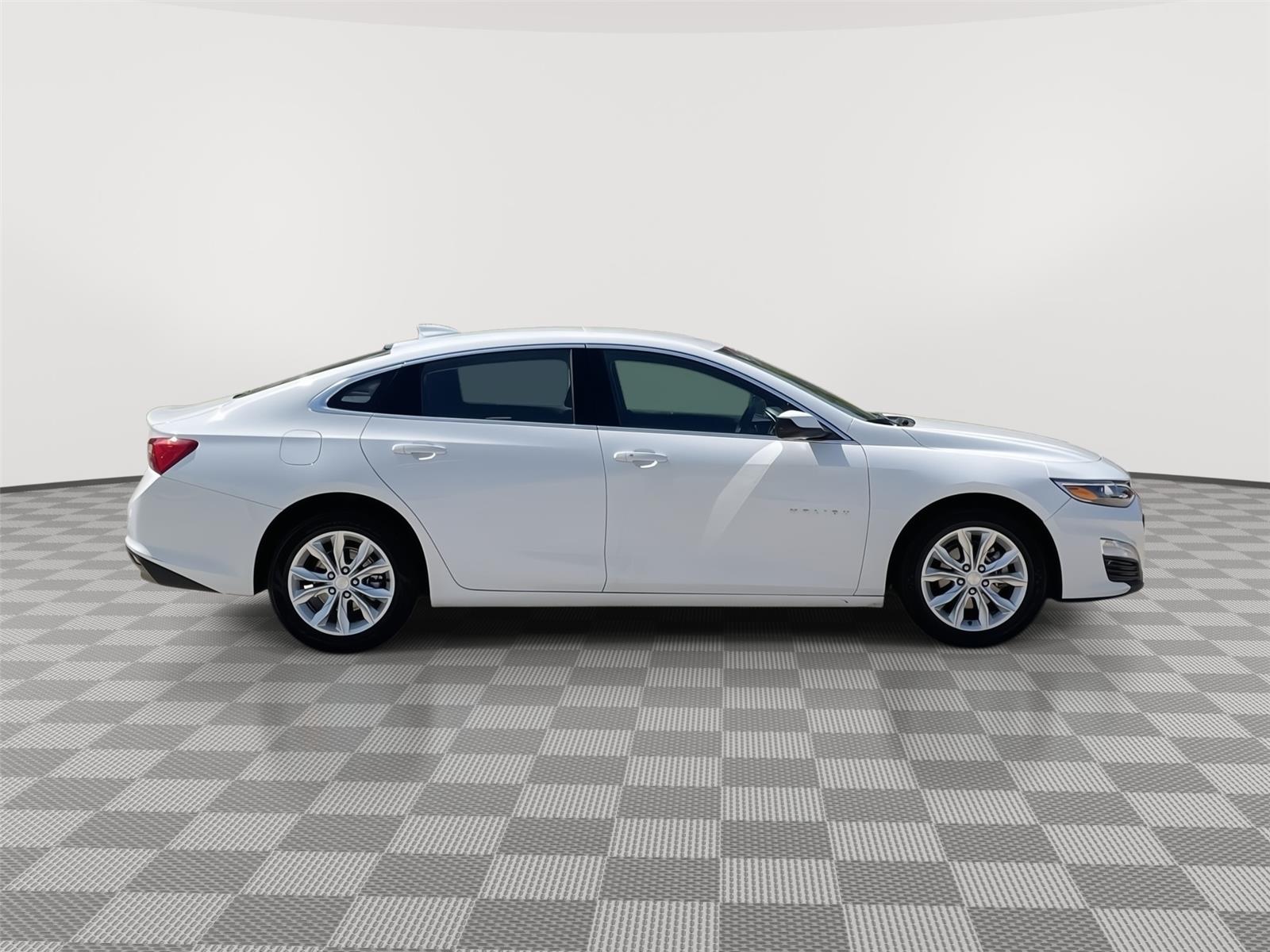Vehicle photo 6