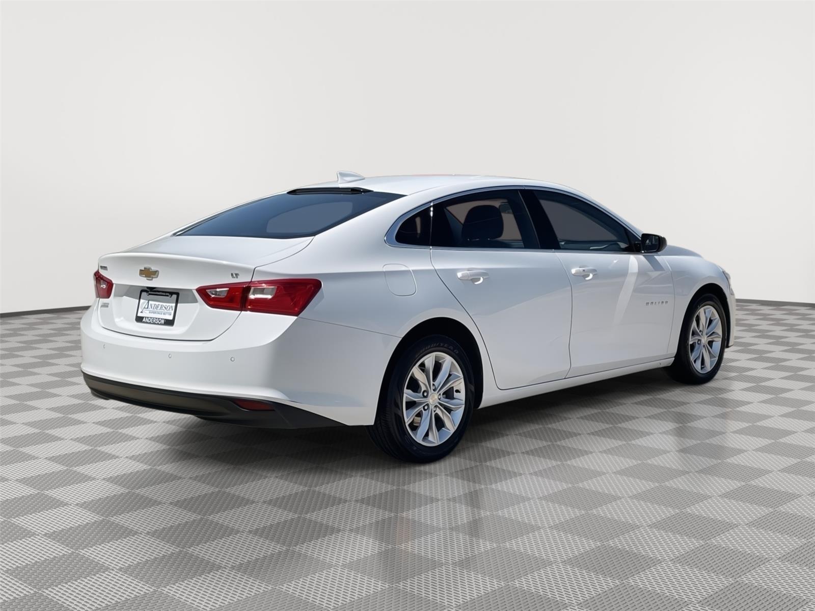 Vehicle photo 7