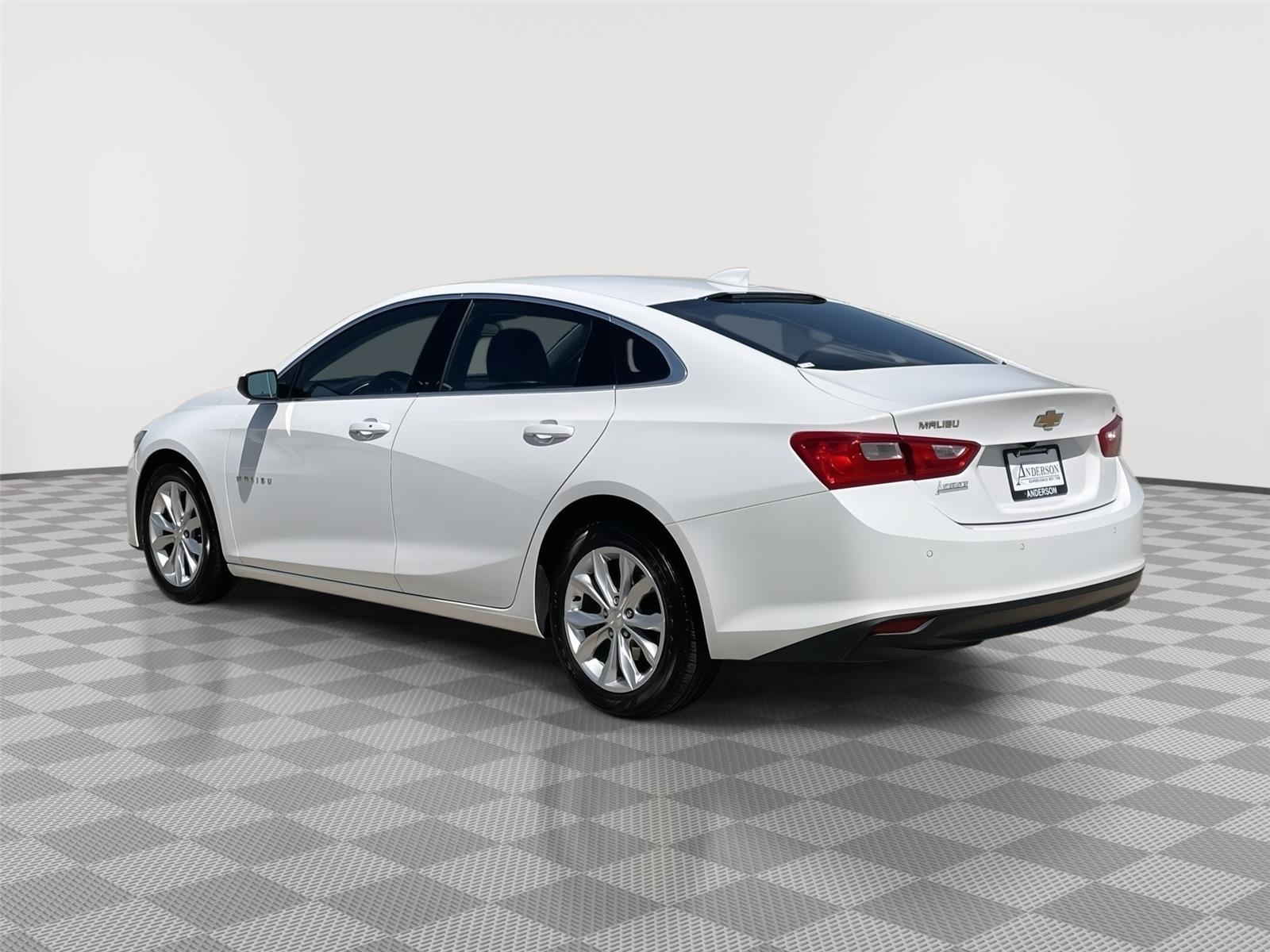 Vehicle photo 9