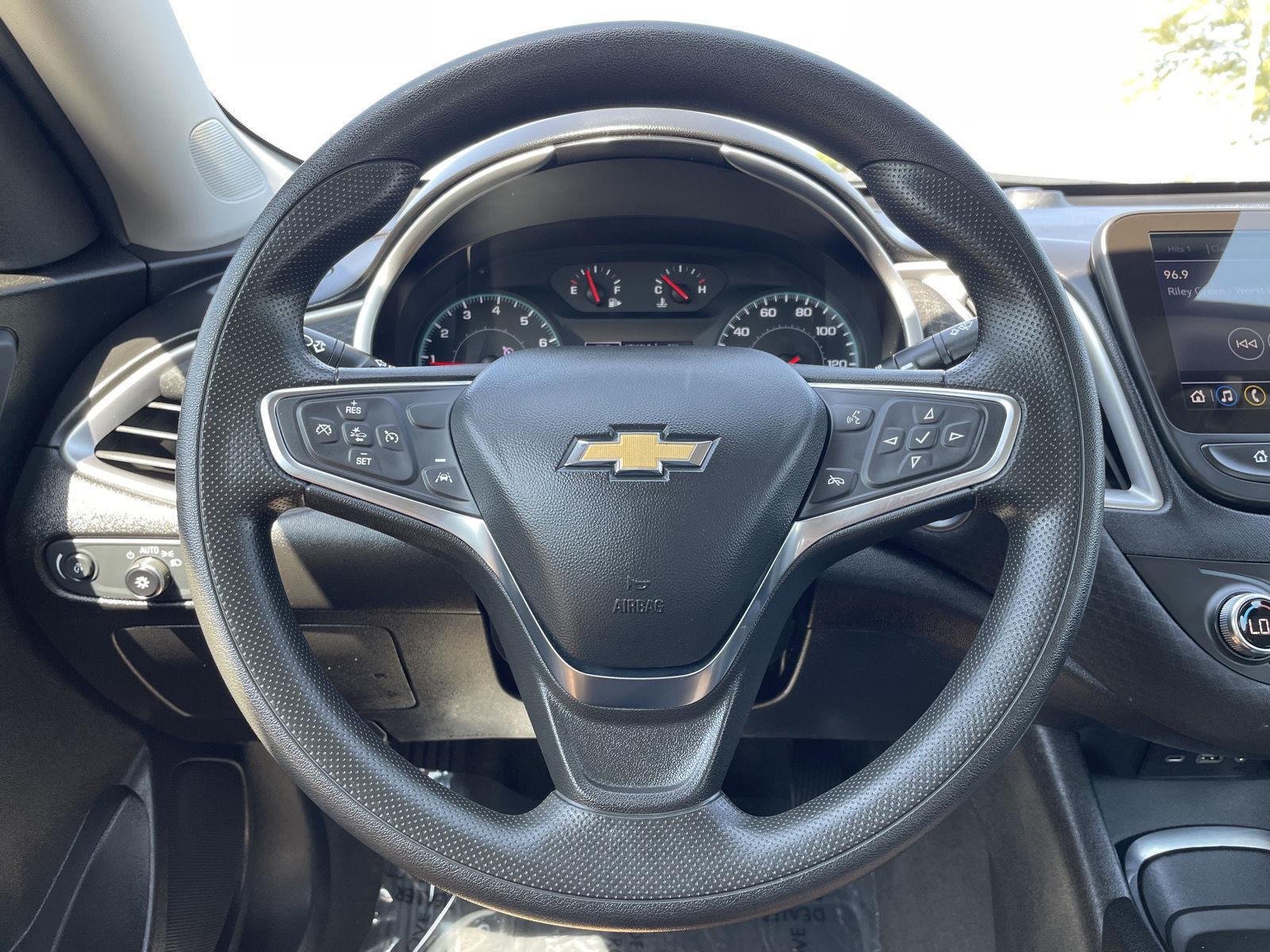 Vehicle photo 12