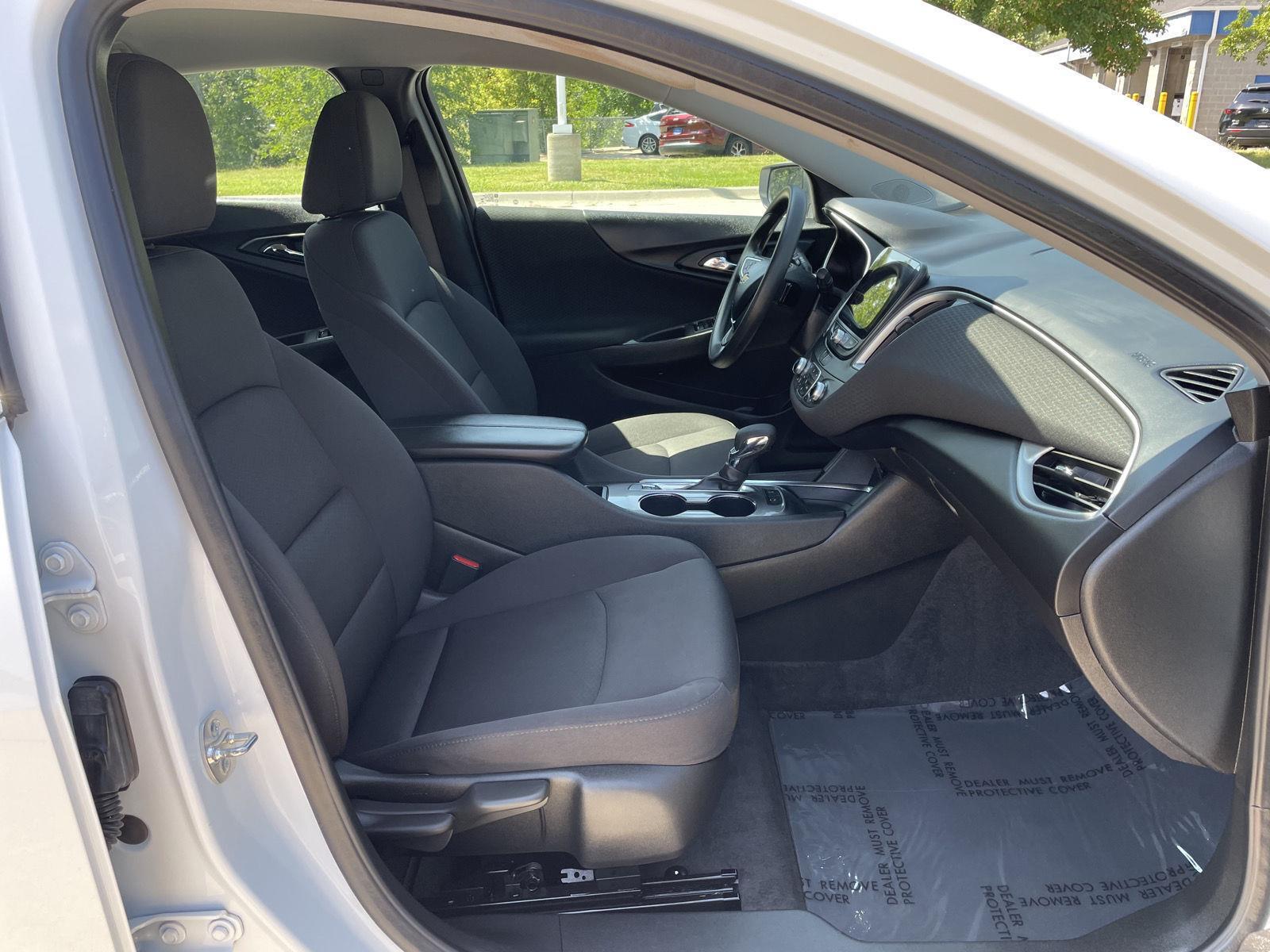 Vehicle photo 19