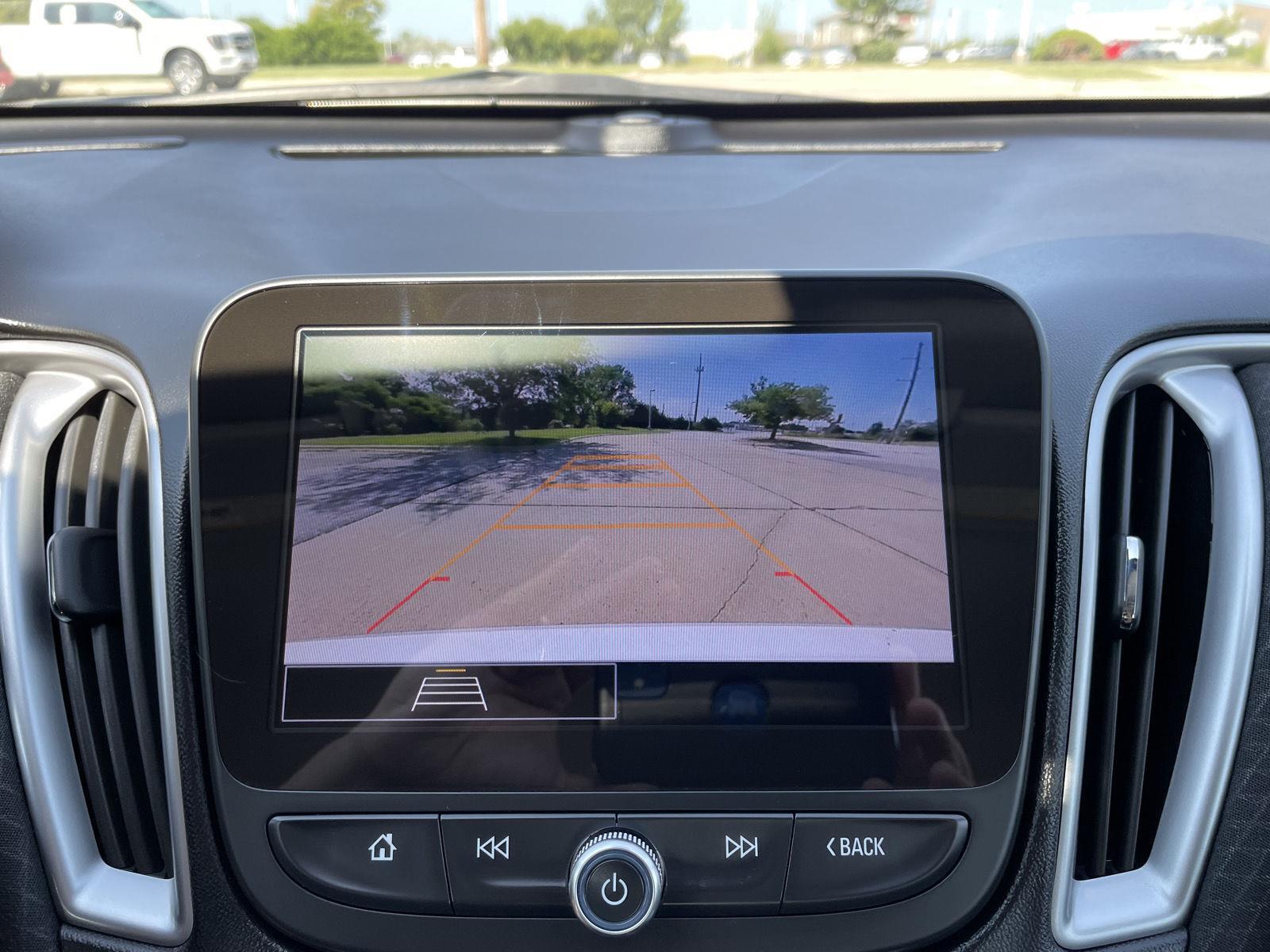 Vehicle photo 23