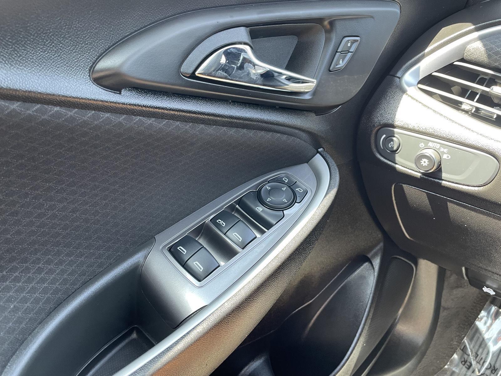 Vehicle photo 29