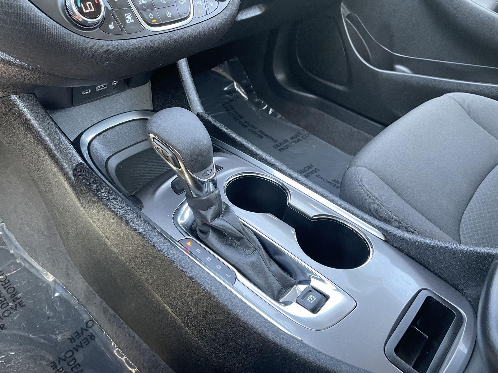 Vehicle photo 30