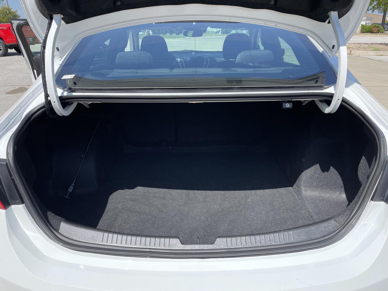Vehicle photo 35